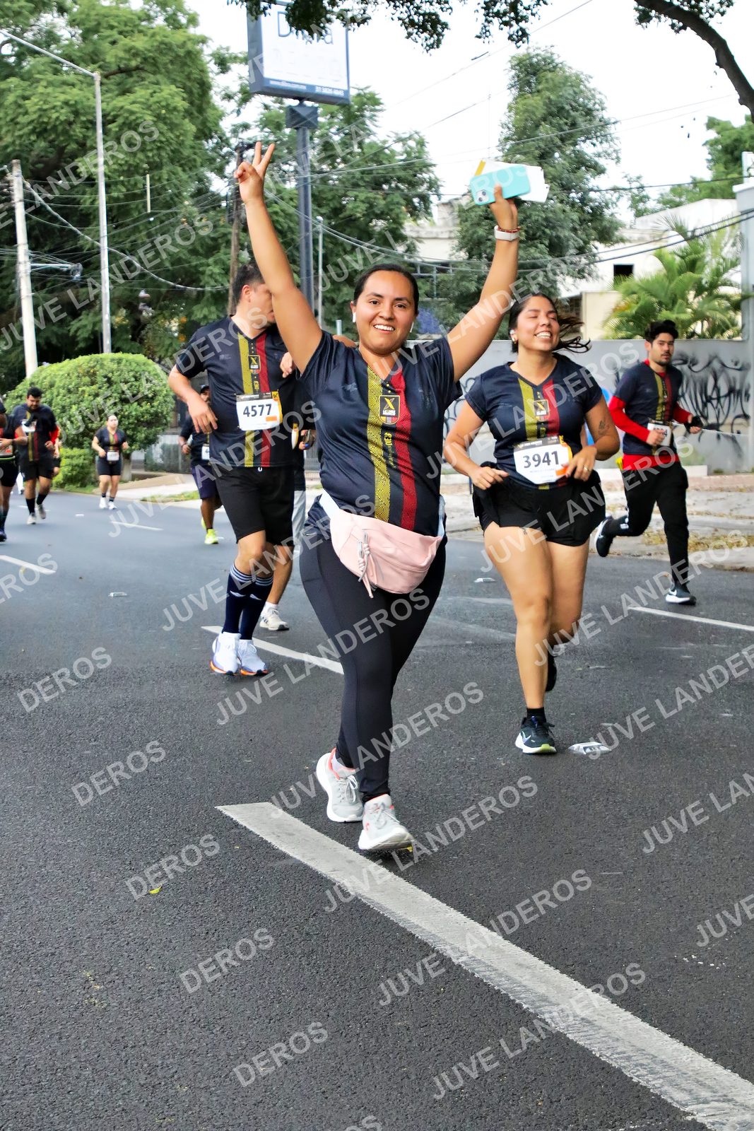 Foto de la X Carrera Leones Negros Red Cola 2026 en Rectoría General de la UdeG, Av. Juárez 976 (meta en Av. Enrique Díaz de León y Pedro Moreno), Guadalajara a las 05:12 · dorsal 3941, 4577