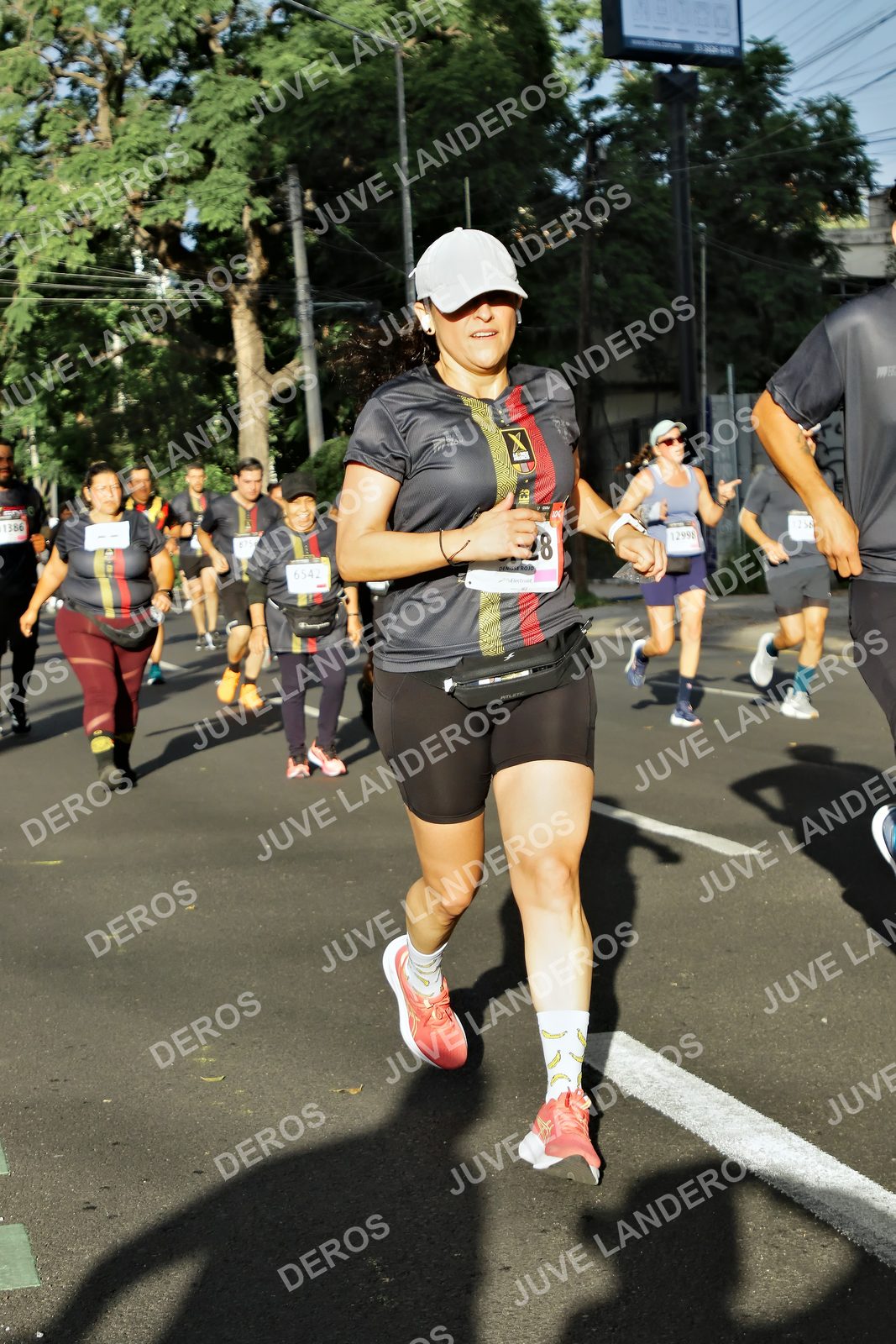Foto de la X Carrera Leones Negros Red Cola 2026 en Rectoría General de la UdeG, Av. Juárez 976 (meta en Av. Enrique Díaz de León y Pedro Moreno), Guadalajara a las 07:52 · dorsal 12998, 1386