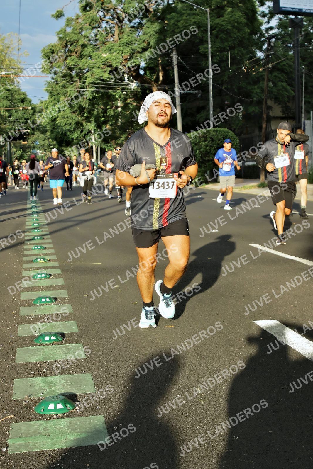 Foto de la X Carrera Leones Negros Red Cola 2026 en Rectoría General de la UdeG, Av. Juárez 976 (meta en Av. Enrique Díaz de León y Pedro Moreno), Guadalajara a las 07:40 · dorsal 13437, 9260
