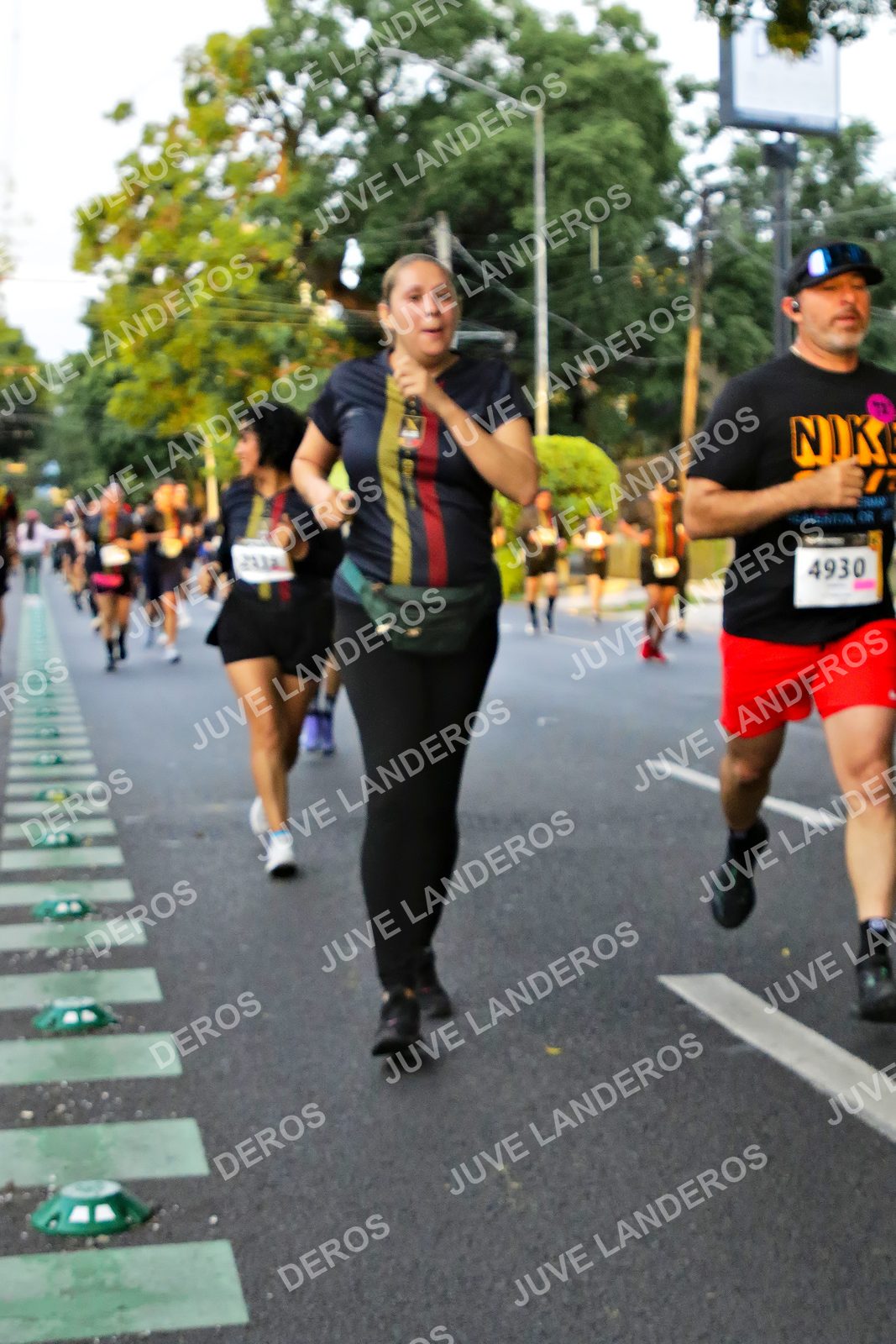 Foto de la X Carrera Leones Negros Red Cola 2026 en Rectoría General de la UdeG, Av. Juárez 976 (meta en Av. Enrique Díaz de León y Pedro Moreno), Guadalajara a las 05:07 · dorsal 4930