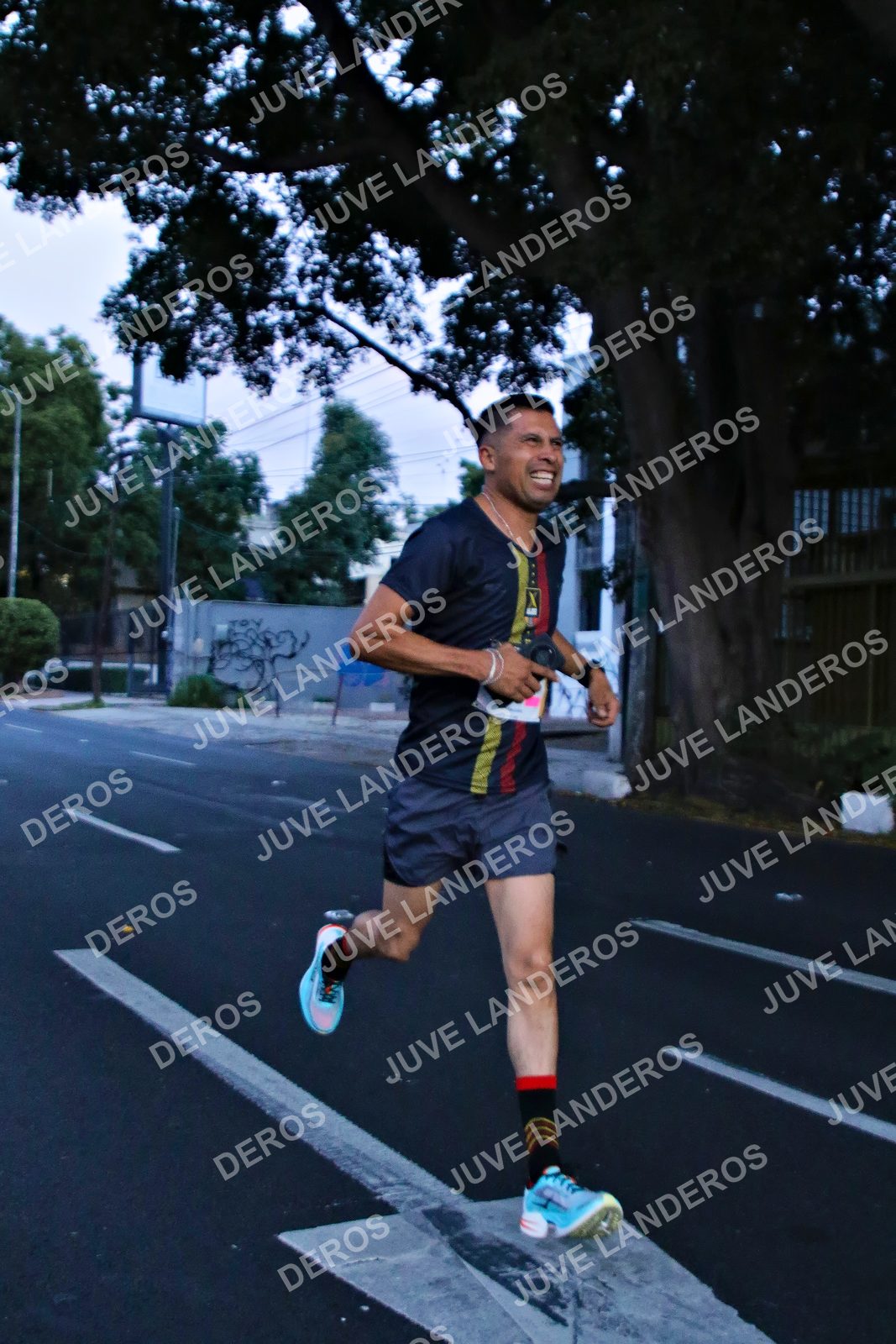 Foto de la X Carrera Leones Negros Red Cola 2026 en Rectoría General de la UdeG, Av. Juárez 976 (meta en Av. Enrique Díaz de León y Pedro Moreno), Guadalajara a las 04:51