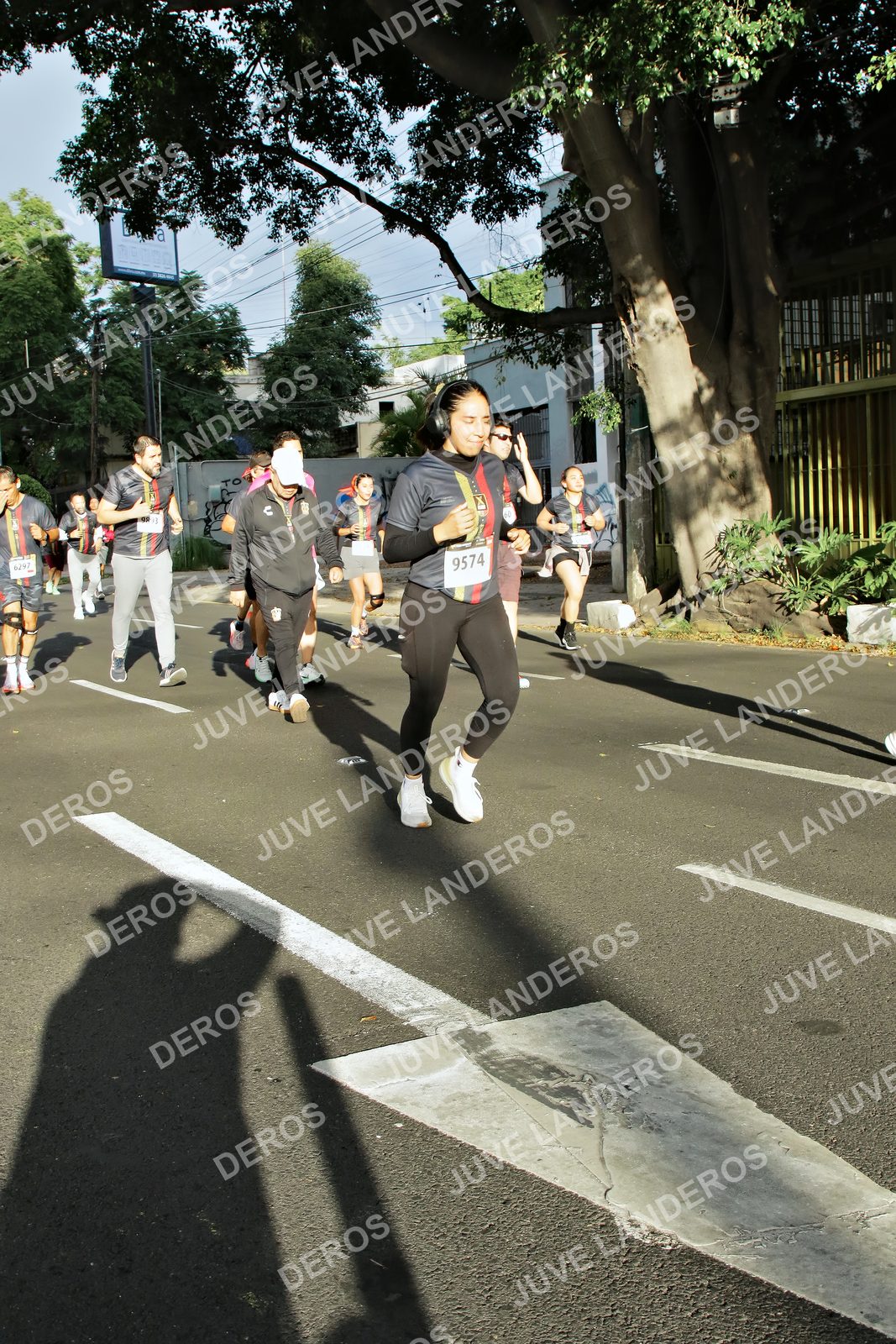 Foto de la X Carrera Leones Negros Red Cola 2026 en Rectoría General de la UdeG, Av. Juárez 976 (meta en Av. Enrique Díaz de León y Pedro Moreno), Guadalajara a las 07:52 · dorsal 9574
