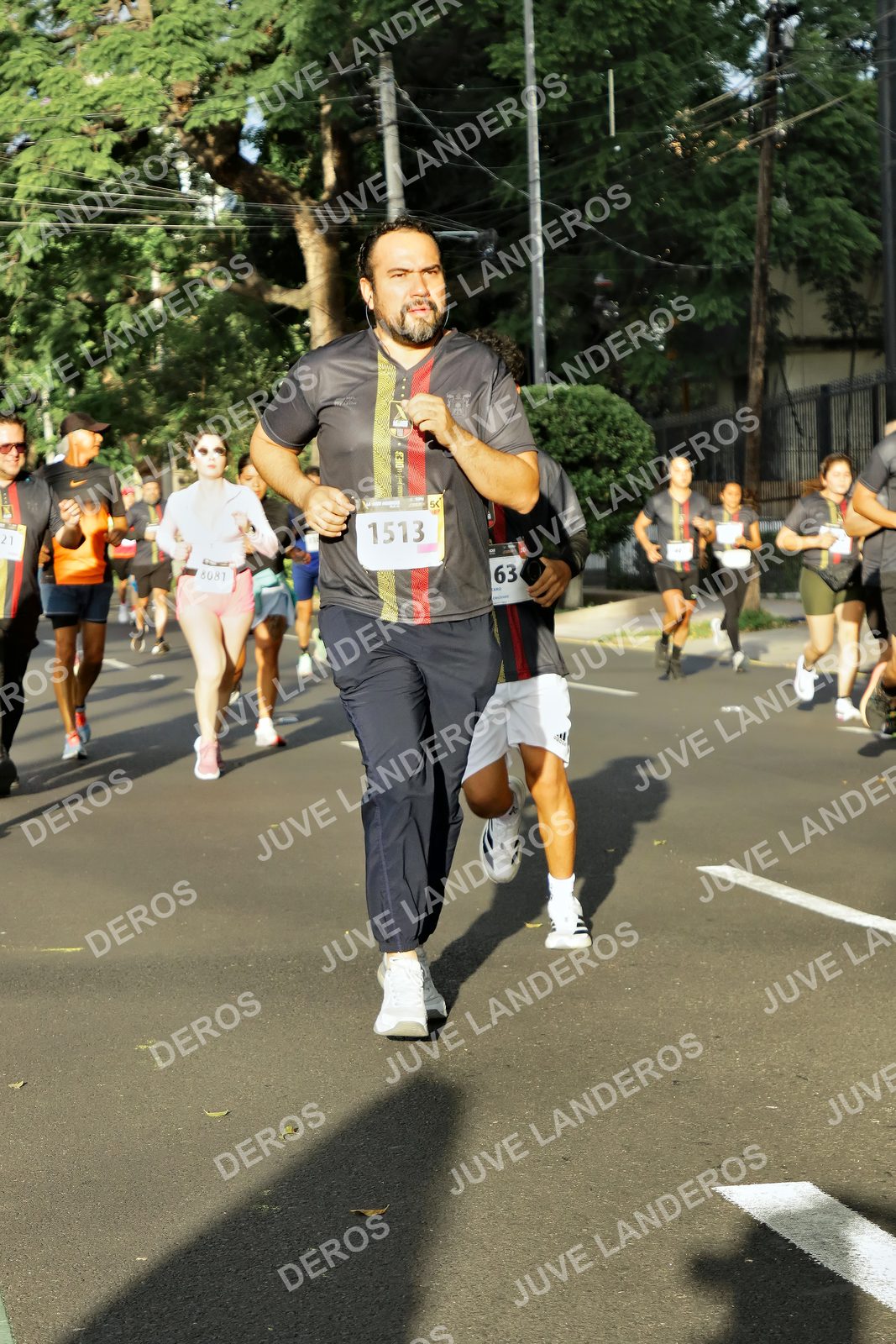 Foto de la X Carrera Leones Negros Red Cola 2026 en Rectoría General de la UdeG, Av. Juárez 976 (meta en Av. Enrique Díaz de León y Pedro Moreno), Guadalajara a las 07:40 · dorsal 1513, 63, 8081, 21