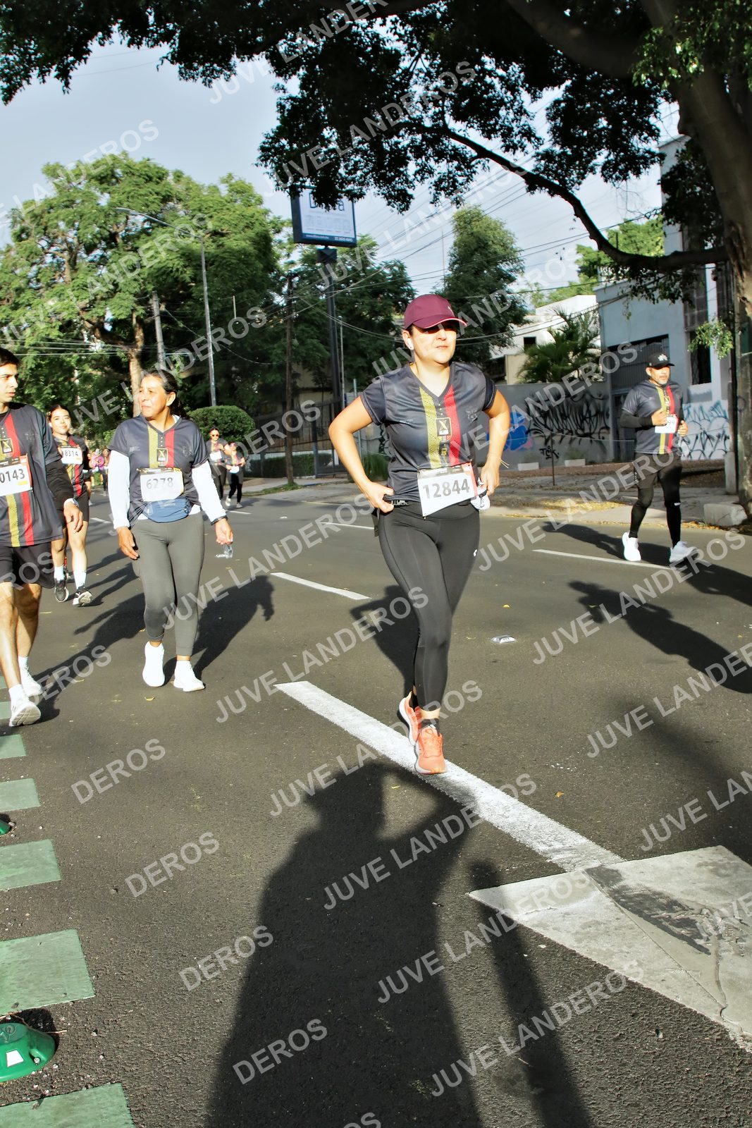 Foto de la X Carrera Leones Negros Red Cola 2026 en Rectoría General de la UdeG, Av. Juárez 976 (meta en Av. Enrique Díaz de León y Pedro Moreno), Guadalajara a las 07:58 · dorsal 12844, 6278, 143