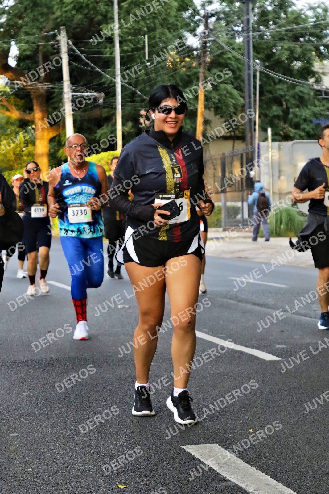 Foto de la X Carrera Leones Negros Red Cola 2026 en Rectoría General de la UdeG, Av. Juárez 976 (meta en Av. Enrique Díaz de León y Pedro Moreno), Guadalajara a las 05:05 · dorsal 3730, 4119