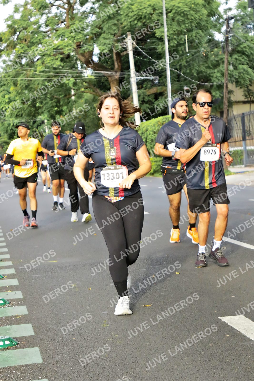 Foto de la X Carrera Leones Negros Red Cola 2026 en Rectoría General de la UdeG, Av. Juárez 976 (meta en Av. Enrique Díaz de León y Pedro Moreno), Guadalajara a las 08:07 · dorsal 8976, 13301, 999