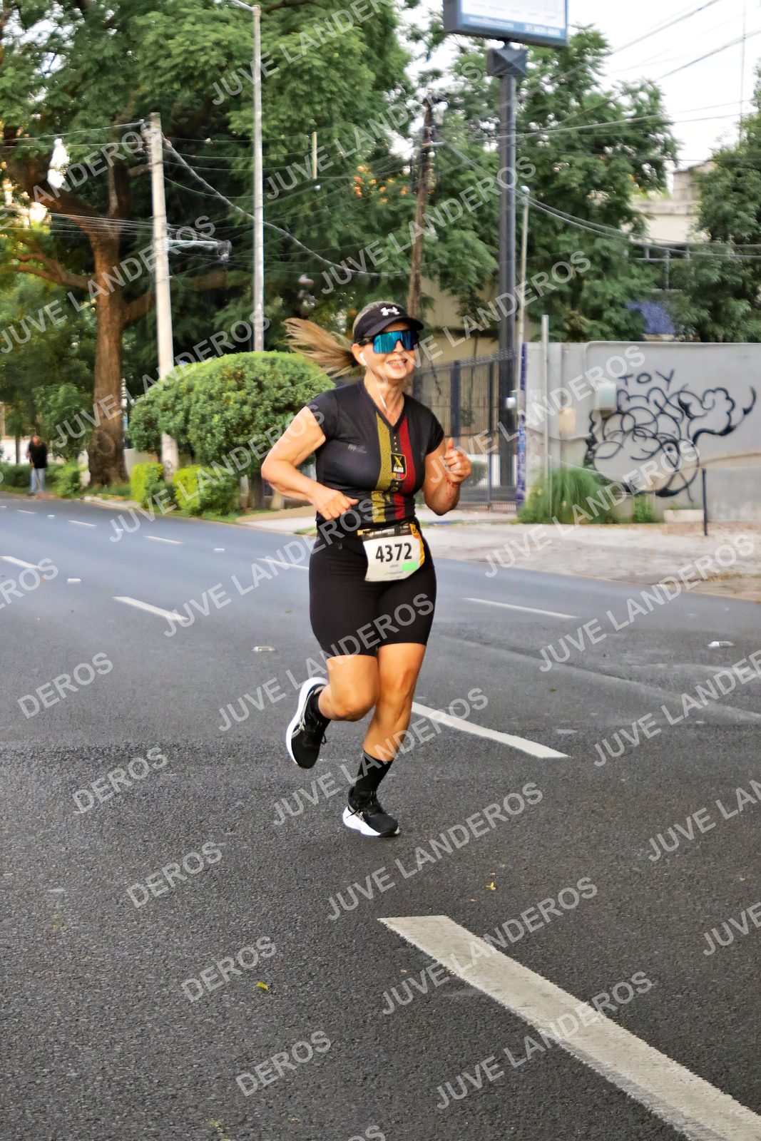 Foto de la X Carrera Leones Negros Red Cola 2026 en Rectoría General de la UdeG, Av. Juárez 976 (meta en Av. Enrique Díaz de León y Pedro Moreno), Guadalajara a las 04:59 · dorsal 4372