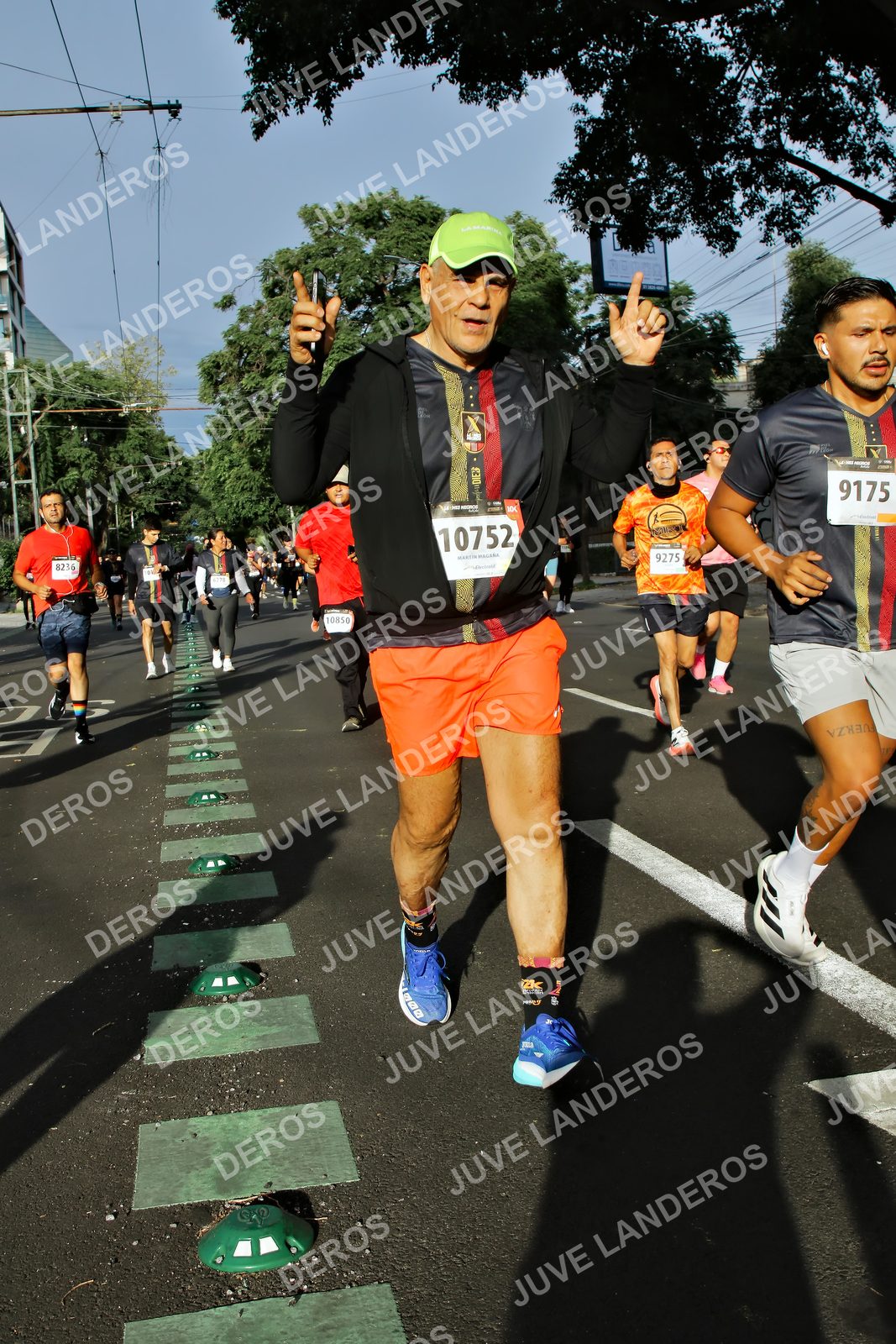 Foto de la X Carrera Leones Negros Red Cola 2026 en Rectoría General de la UdeG, Av. Juárez 976 (meta en Av. Enrique Díaz de León y Pedro Moreno), Guadalajara a las 07:58 · dorsal 9175, 10752, 9275, 8236