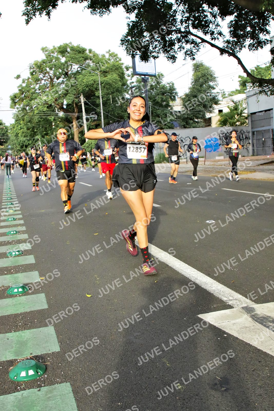 Foto de la X Carrera Leones Negros Red Cola 2026 en Rectoría General de la UdeG, Av. Juárez 976 (meta en Av. Enrique Díaz de León y Pedro Moreno), Guadalajara a las 08:05 · dorsal 12857