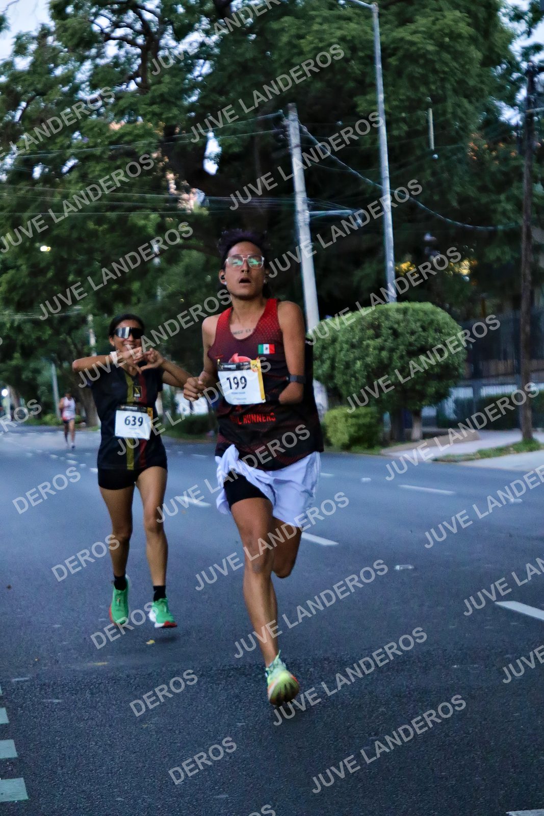Foto de la X Carrera Leones Negros Red Cola 2026 en Rectoría General de la UdeG, Av. Juárez 976 (meta en Av. Enrique Díaz de León y Pedro Moreno), Guadalajara a las 04:53 · dorsal 199, 639
