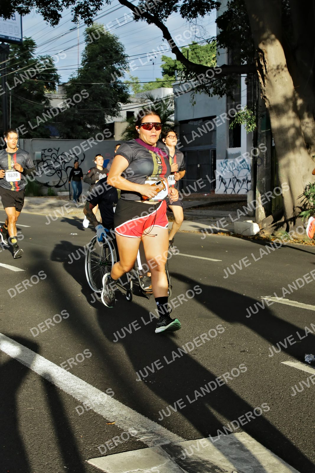 Foto de la X Carrera Leones Negros Red Cola 2026 en Rectoría General de la UdeG, Av. Juárez 976 (meta en Av. Enrique Díaz de León y Pedro Moreno), Guadalajara a las 07:43 · dorsal 8878, 765