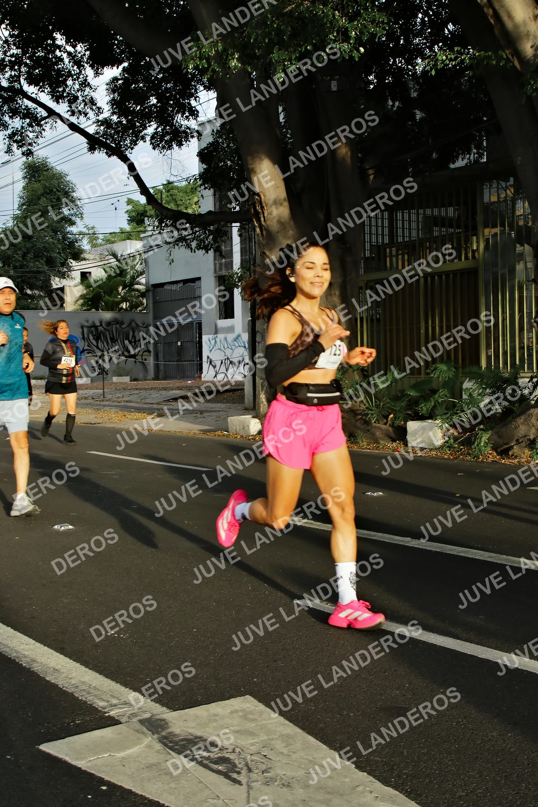 Foto de la X Carrera Leones Negros Red Cola 2026 en Rectoría General de la UdeG, Av. Juárez 976 (meta en Av. Enrique Díaz de León y Pedro Moreno), Guadalajara a las 07:33