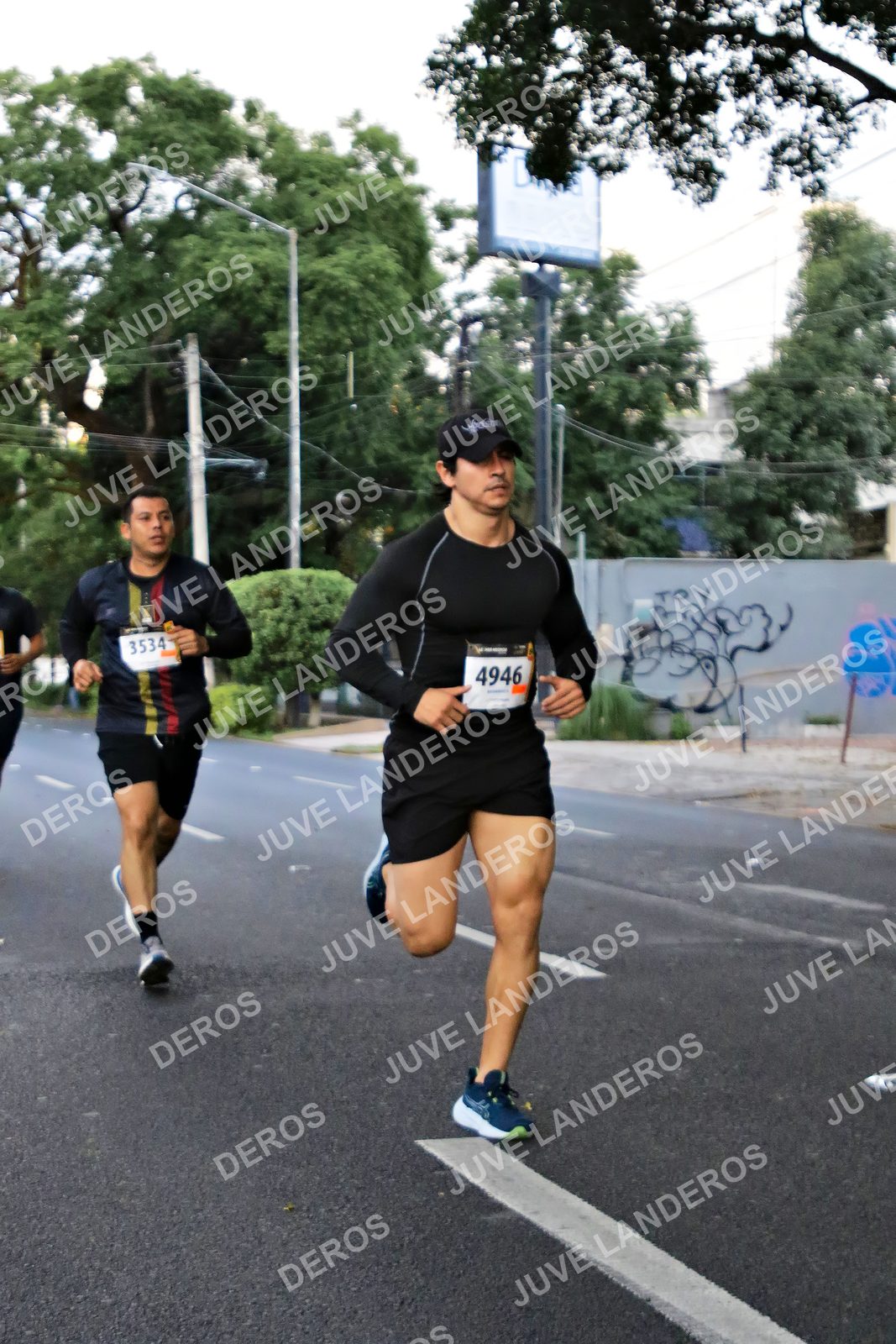 Foto de la X Carrera Leones Negros Red Cola 2026 en Rectoría General de la UdeG, Av. Juárez 976 (meta en Av. Enrique Díaz de León y Pedro Moreno), Guadalajara a las 04:57 · dorsal 4946, 3534