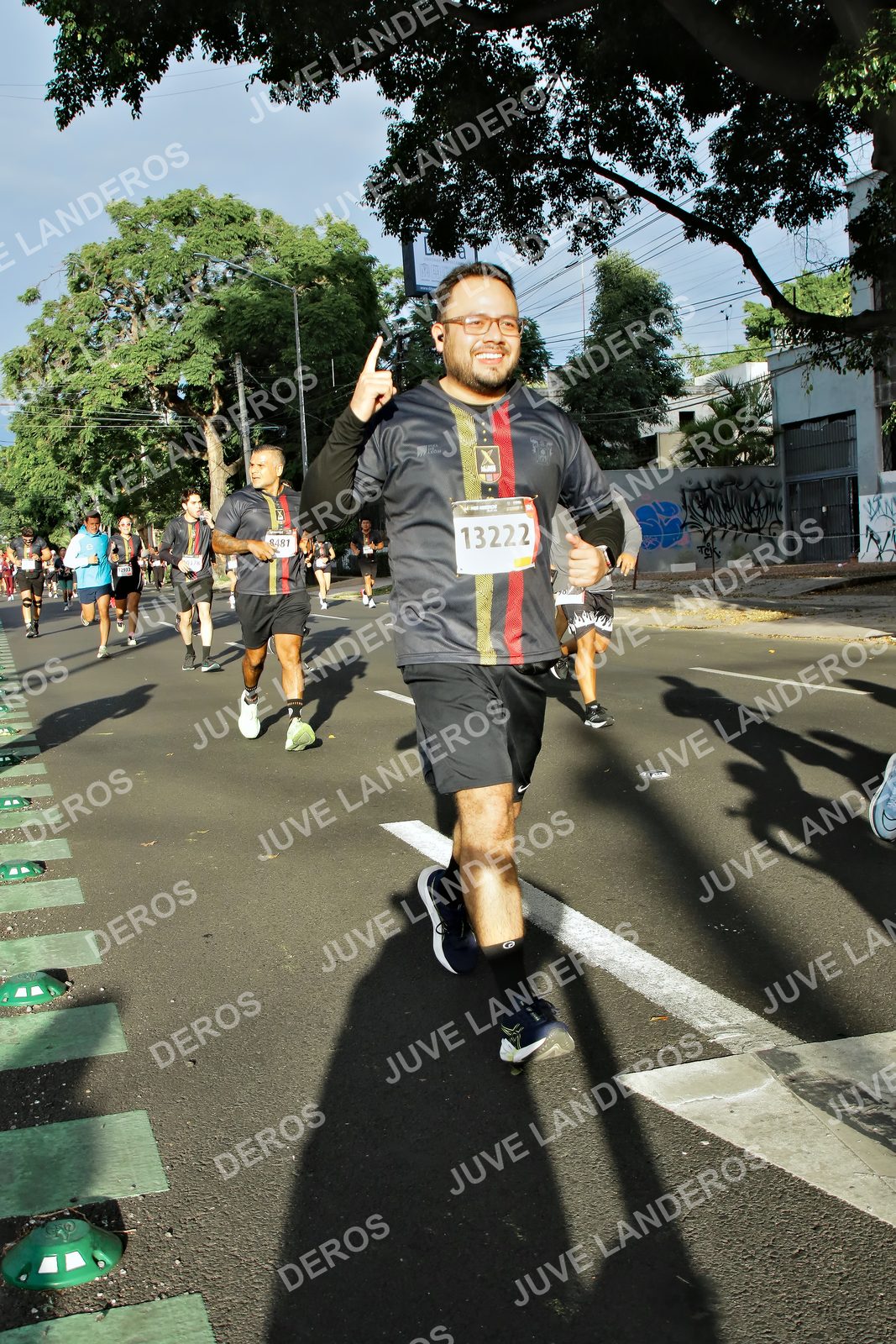 Foto de la X Carrera Leones Negros Red Cola 2026 en Rectoría General de la UdeG, Av. Juárez 976 (meta en Av. Enrique Díaz de León y Pedro Moreno), Guadalajara a las 07:48 · dorsal 13222, 8481