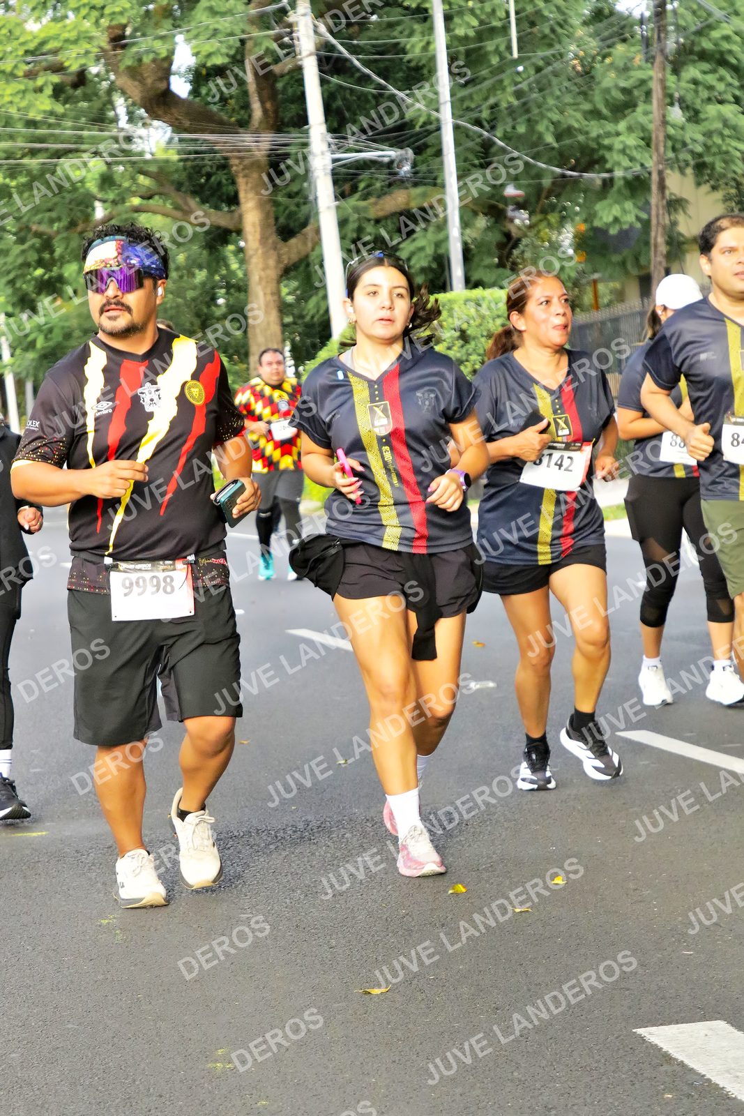 Foto de la X Carrera Leones Negros Red Cola 2026 en Rectoría General de la UdeG, Av. Juárez 976 (meta en Av. Enrique Díaz de León y Pedro Moreno), Guadalajara a las 08:09 · dorsal 9998, 88, 3142