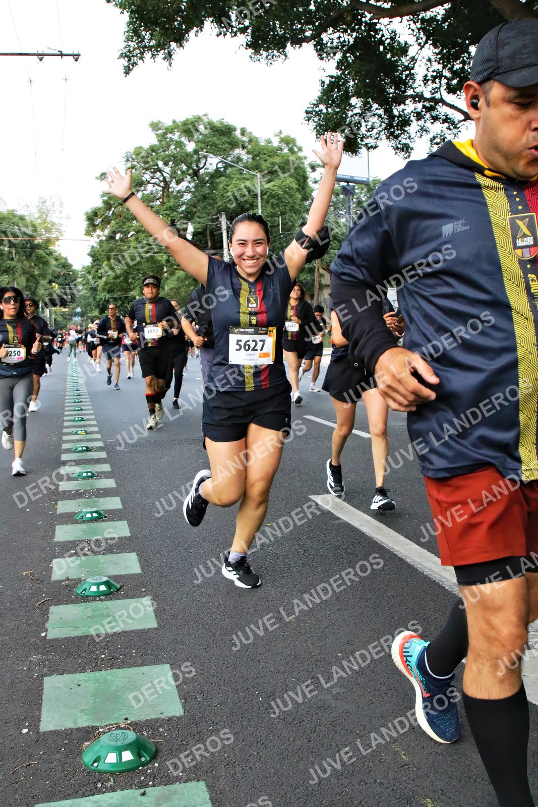 Foto de la X Carrera Leones Negros Red Cola 2026 en Rectoría General de la UdeG, Av. Juárez 976 (meta en Av. Enrique Díaz de León y Pedro Moreno), Guadalajara a las 05:10 · dorsal 5627, 250, 1959