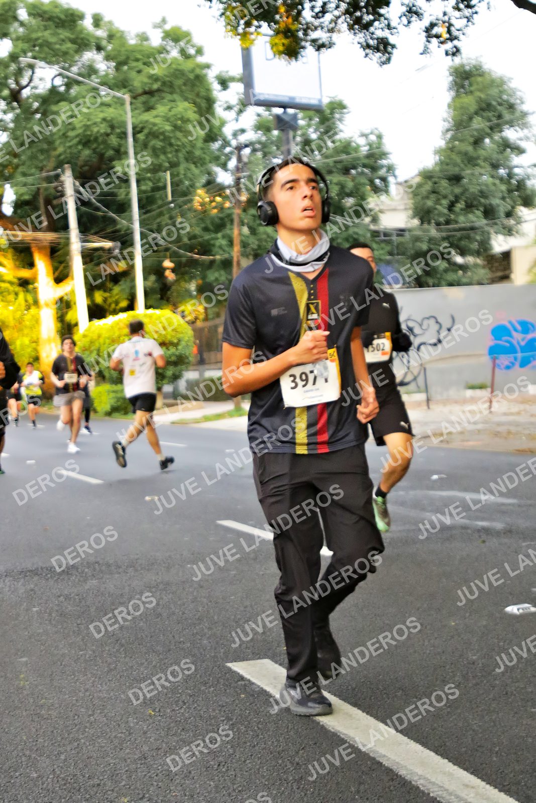 Foto de la X Carrera Leones Negros Red Cola 2026 en Rectoría General de la UdeG, Av. Juárez 976 (meta en Av. Enrique Díaz de León y Pedro Moreno), Guadalajara a las 05:03 · dorsal 397, 1502