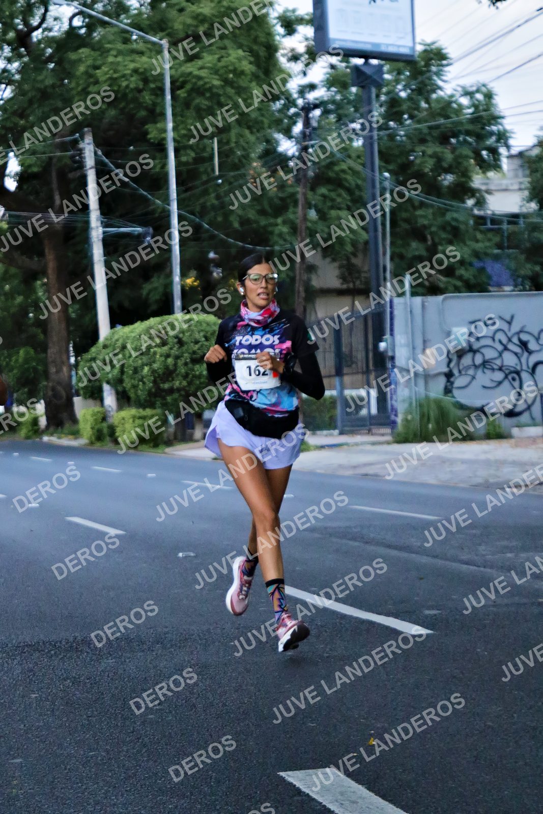 Foto de la X Carrera Leones Negros Red Cola 2026 en Rectoría General de la UdeG, Av. Juárez 976 (meta en Av. Enrique Díaz de León y Pedro Moreno), Guadalajara a las 04:55 · dorsal 162