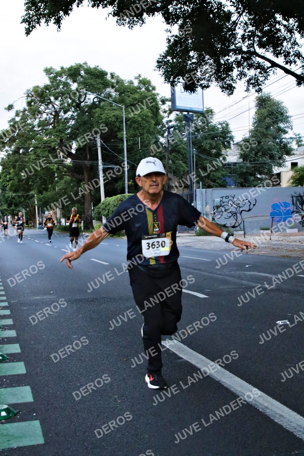 Foto de la X Carrera Leones Negros Red Cola 2026 en Rectoría General de la UdeG, Av. Juárez 976 (meta en Av. Enrique Díaz de León y Pedro Moreno), Guadalajara a las 04:55 · dorsal 3630