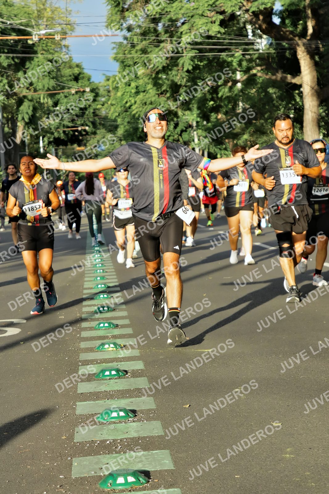 Foto de la X Carrera Leones Negros Red Cola 2026 en Rectoría General de la UdeG, Av. Juárez 976 (meta en Av. Enrique Díaz de León y Pedro Moreno), Guadalajara a las 07:43 · dorsal 1335, 12616, 99