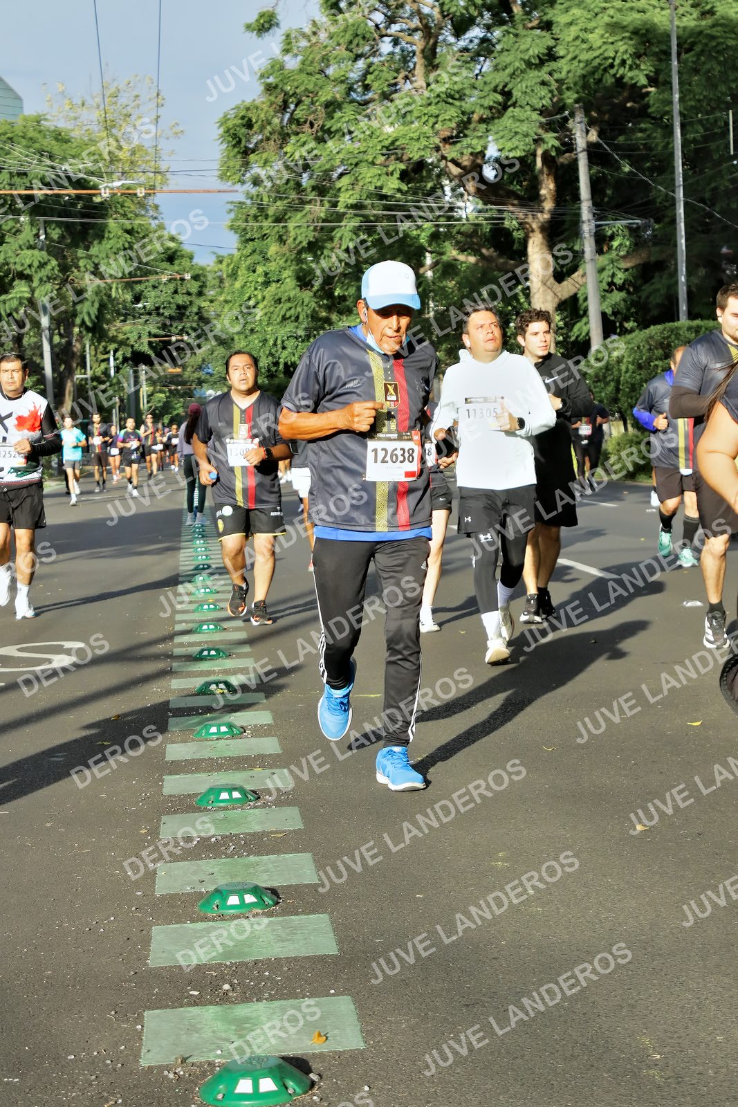Foto de la X Carrera Leones Negros Red Cola 2026 en Rectoría General de la UdeG, Av. Juárez 976 (meta en Av. Enrique Díaz de León y Pedro Moreno), Guadalajara a las 07:59 · dorsal 12638, 11305, 252