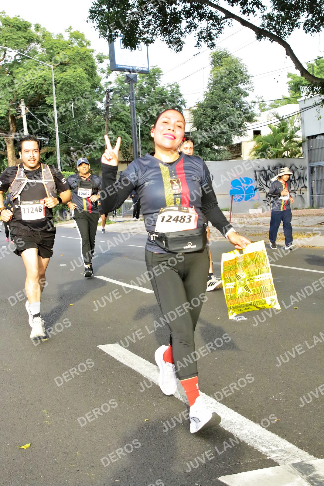 Foto de la X Carrera Leones Negros Red Cola 2026 en Rectoría General de la UdeG, Av. Juárez 976 (meta en Av. Enrique Díaz de León y Pedro Moreno), Guadalajara a las 08:05 · dorsal 11248, 12483, 10607