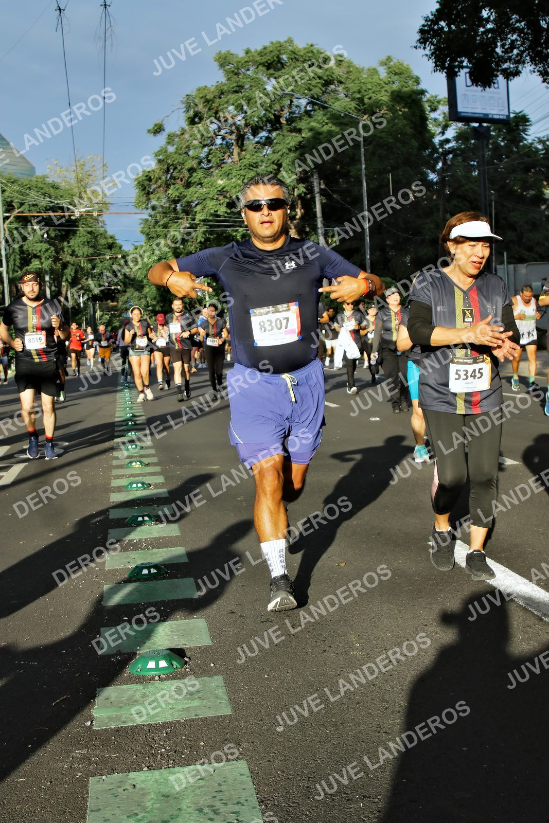 Foto de la X Carrera Leones Negros Red Cola 2026 en Rectoría General de la UdeG, Av. Juárez 976 (meta en Av. Enrique Díaz de León y Pedro Moreno), Guadalajara a las 07:50 · dorsal 5345, 8307, 8019