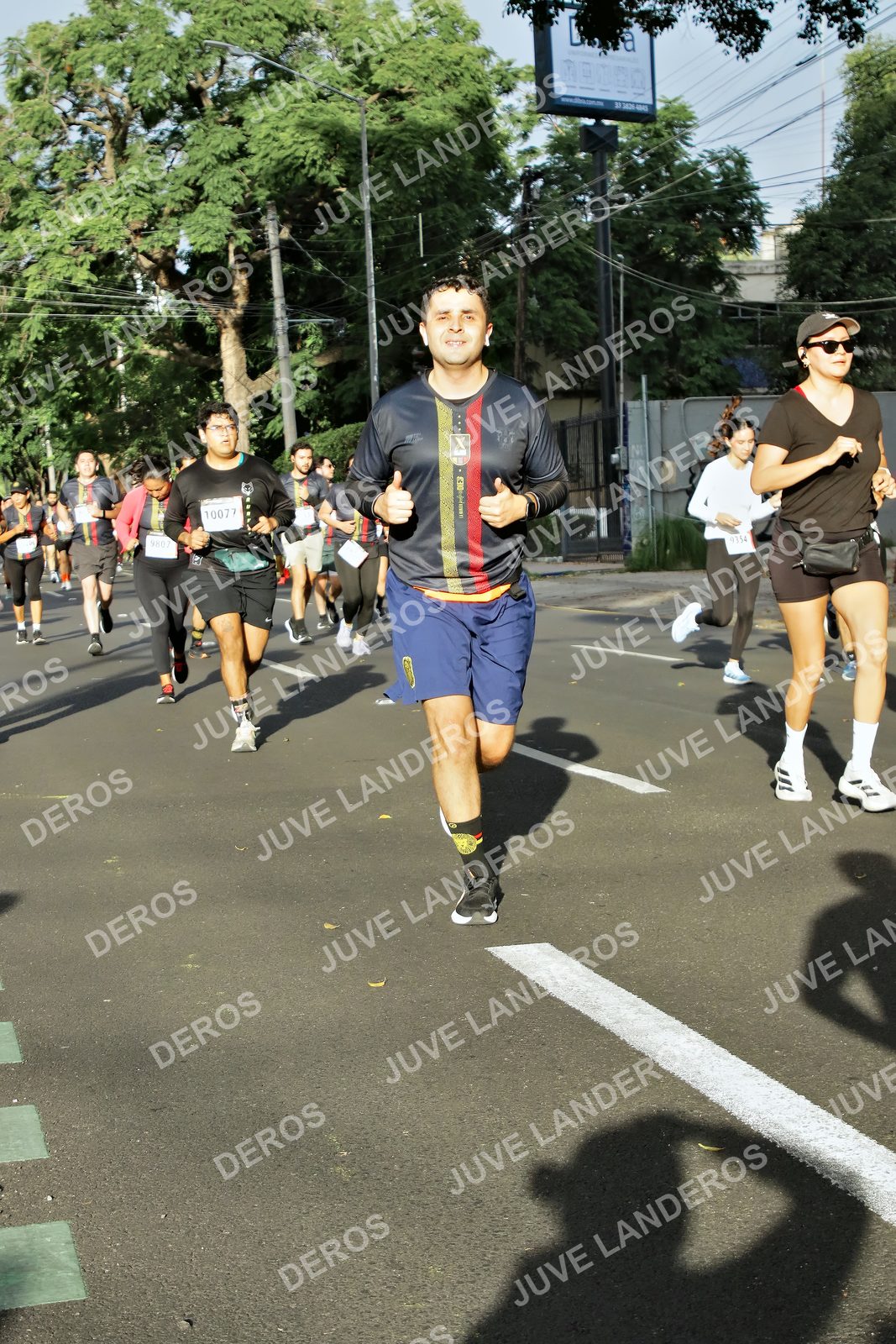 Foto de la X Carrera Leones Negros Red Cola 2026 en Rectoría General de la UdeG, Av. Juárez 976 (meta en Av. Enrique Díaz de León y Pedro Moreno), Guadalajara a las 07:59 · dorsal 10077, 9807
