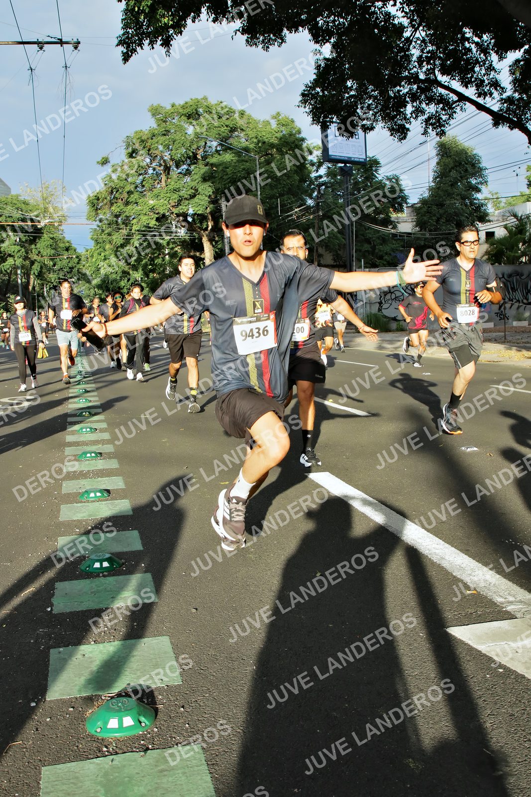 Foto de la X Carrera Leones Negros Red Cola 2026 en Rectoría General de la UdeG, Av. Juárez 976 (meta en Av. Enrique Díaz de León y Pedro Moreno), Guadalajara a las 07:46 · dorsal 9436, 8028