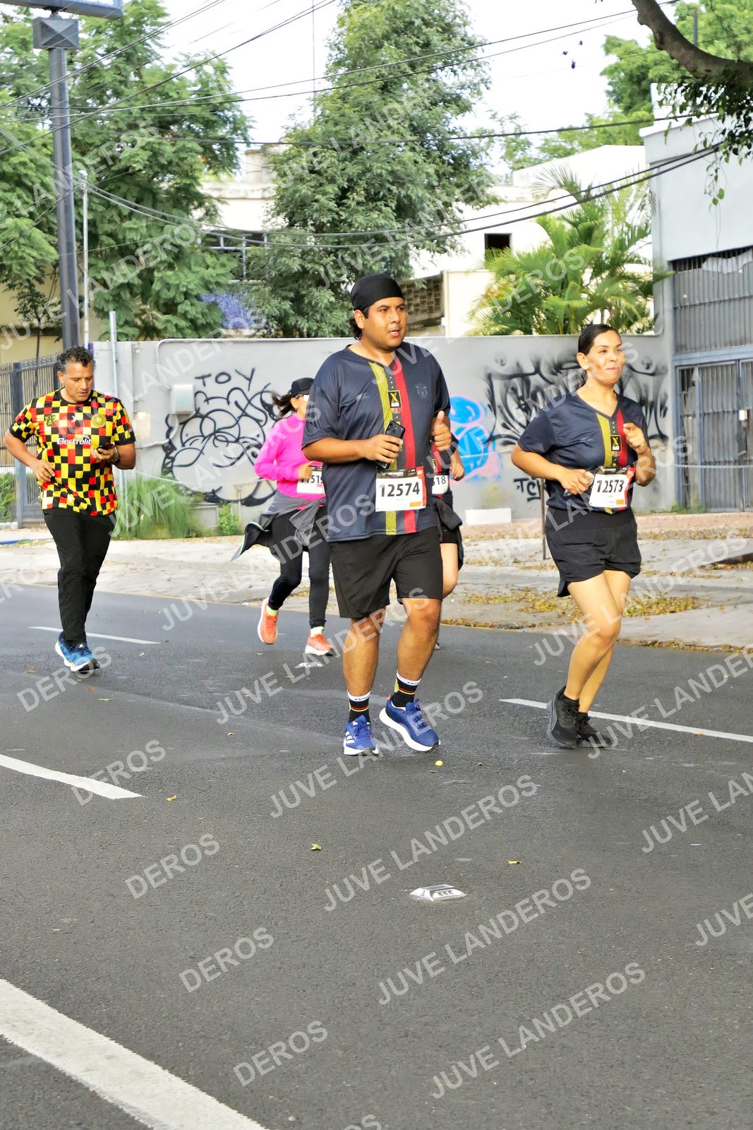 Foto de la X Carrera Leones Negros Red Cola 2026 en Rectoría General de la UdeG, Av. Juárez 976 (meta en Av. Enrique Díaz de León y Pedro Moreno), Guadalajara a las 08:15 · dorsal 12574, 18, 51