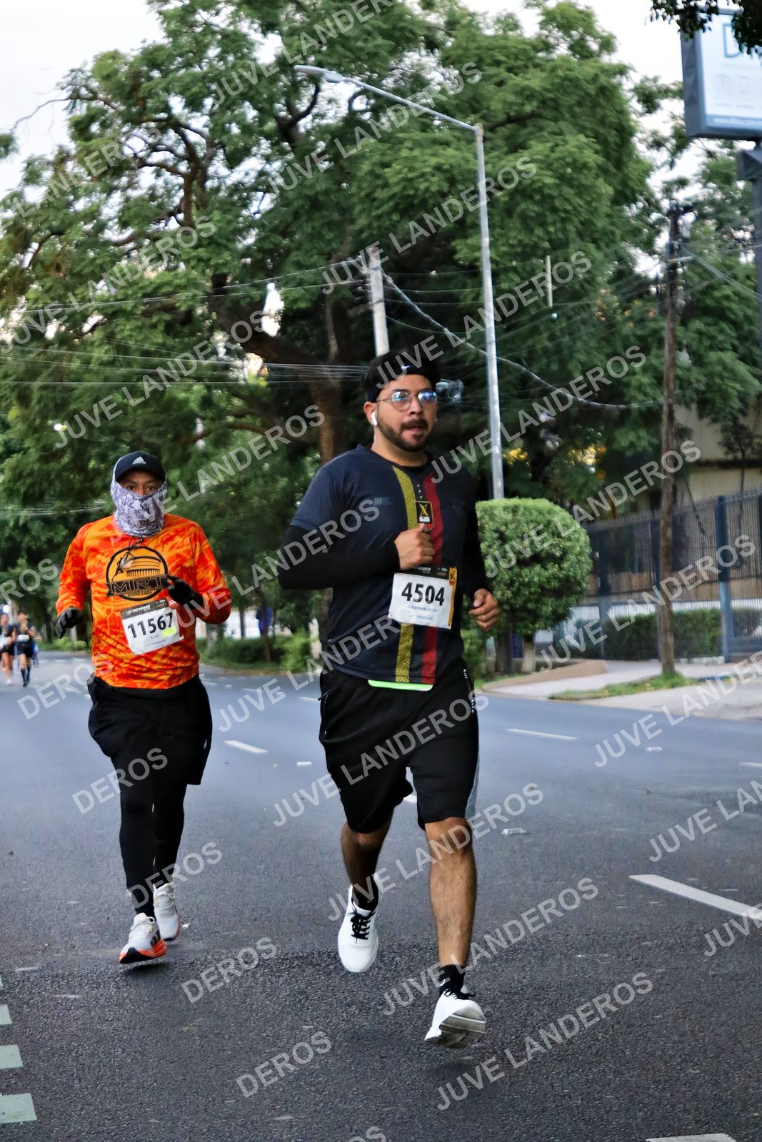 Foto de la X Carrera Leones Negros Red Cola 2026 en Rectoría General de la UdeG, Av. Juárez 976 (meta en Av. Enrique Díaz de León y Pedro Moreno), Guadalajara a las 04:56 · dorsal 4504, 11567