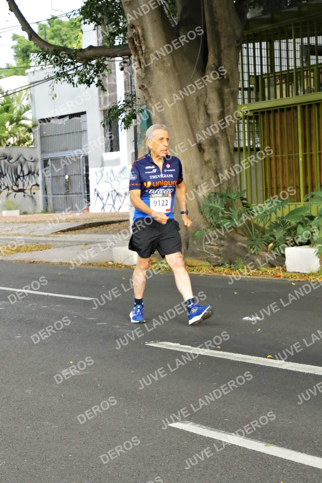 Foto de la X Carrera Leones Negros Red Cola 2026 en Rectoría General de la UdeG, Av. Juárez 976 (meta en Av. Enrique Díaz de León y Pedro Moreno), Guadalajara a las 08:20 · dorsal 9122