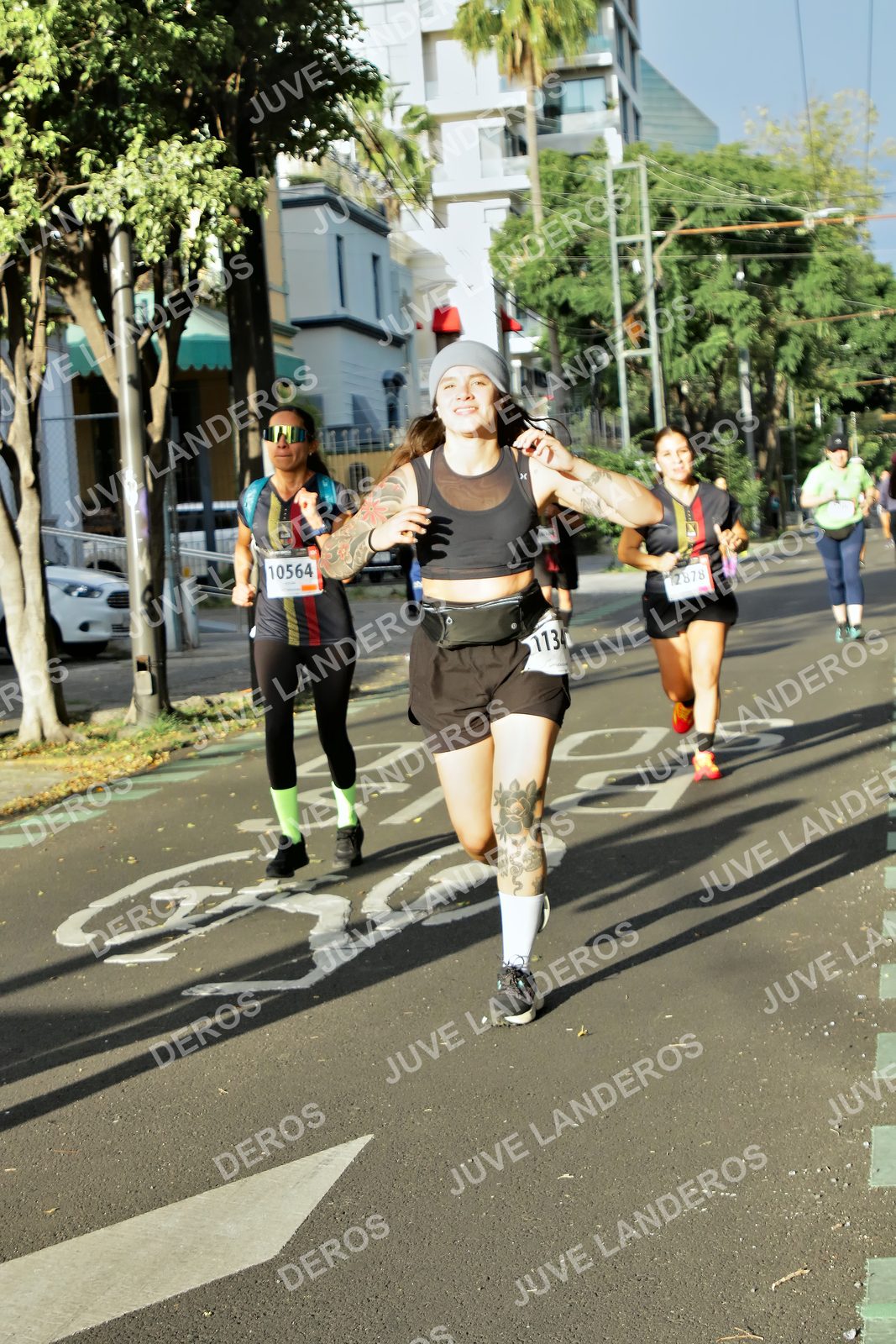 Foto de la X Carrera Leones Negros Red Cola 2026 en Rectoría General de la UdeG, Av. Juárez 976 (meta en Av. Enrique Díaz de León y Pedro Moreno), Guadalajara a las 07:54 · dorsal 10564, 1134, 2878