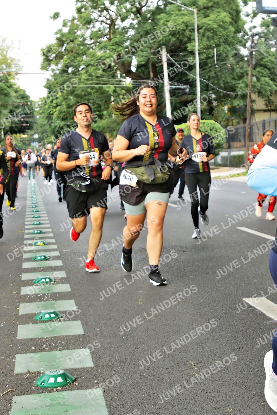 Foto de la X Carrera Leones Negros Red Cola 2026 en Rectoría General de la UdeG, Av. Juárez 976 (meta en Av. Enrique Díaz de León y Pedro Moreno), Guadalajara a las 07:18 · dorsal 4070, 44, 4116