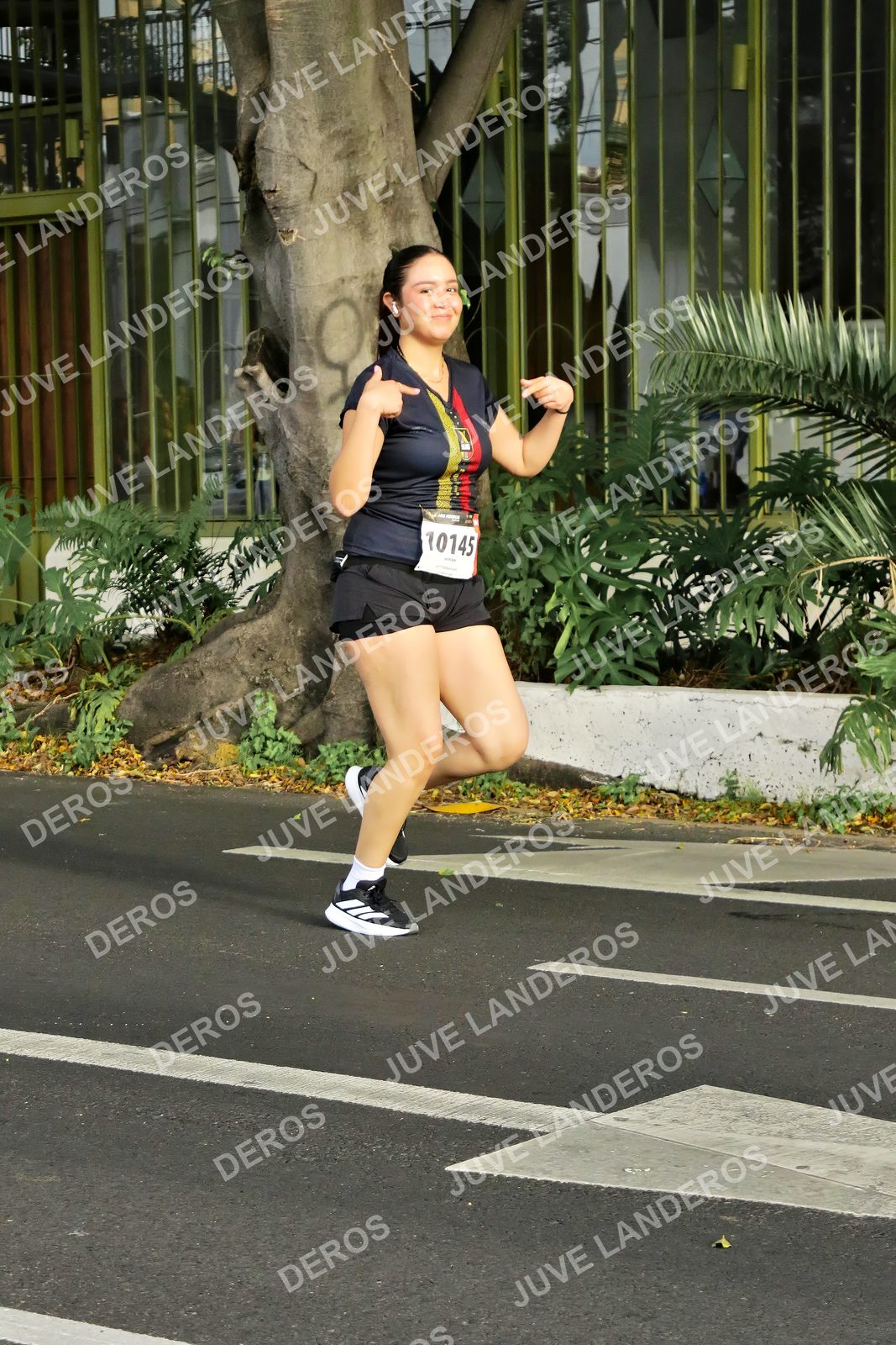 Foto de la X Carrera Leones Negros Red Cola 2026 en Rectoría General de la UdeG, Av. Juárez 976 (meta en Av. Enrique Díaz de León y Pedro Moreno), Guadalajara a las 08:08 · dorsal 10145