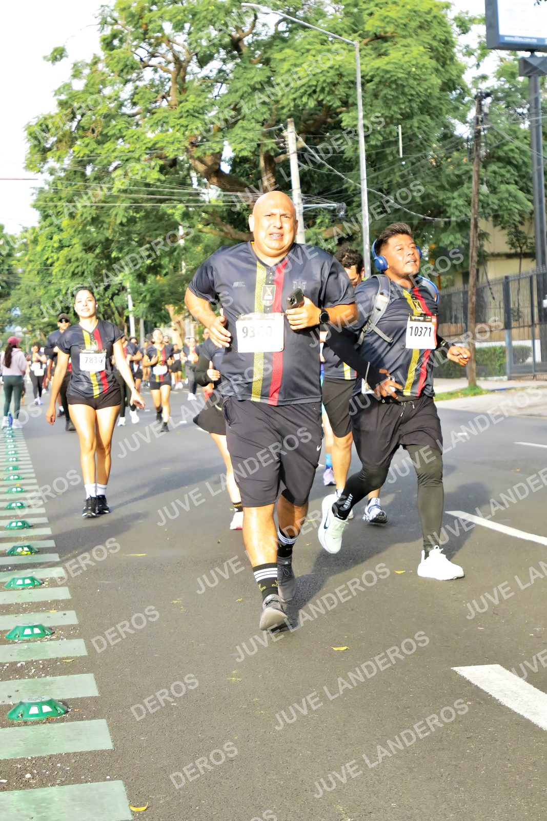 Foto de la X Carrera Leones Negros Red Cola 2026 en Rectoría General de la UdeG, Av. Juárez 976 (meta en Av. Enrique Díaz de León y Pedro Moreno), Guadalajara a las 08:03 · dorsal 10371