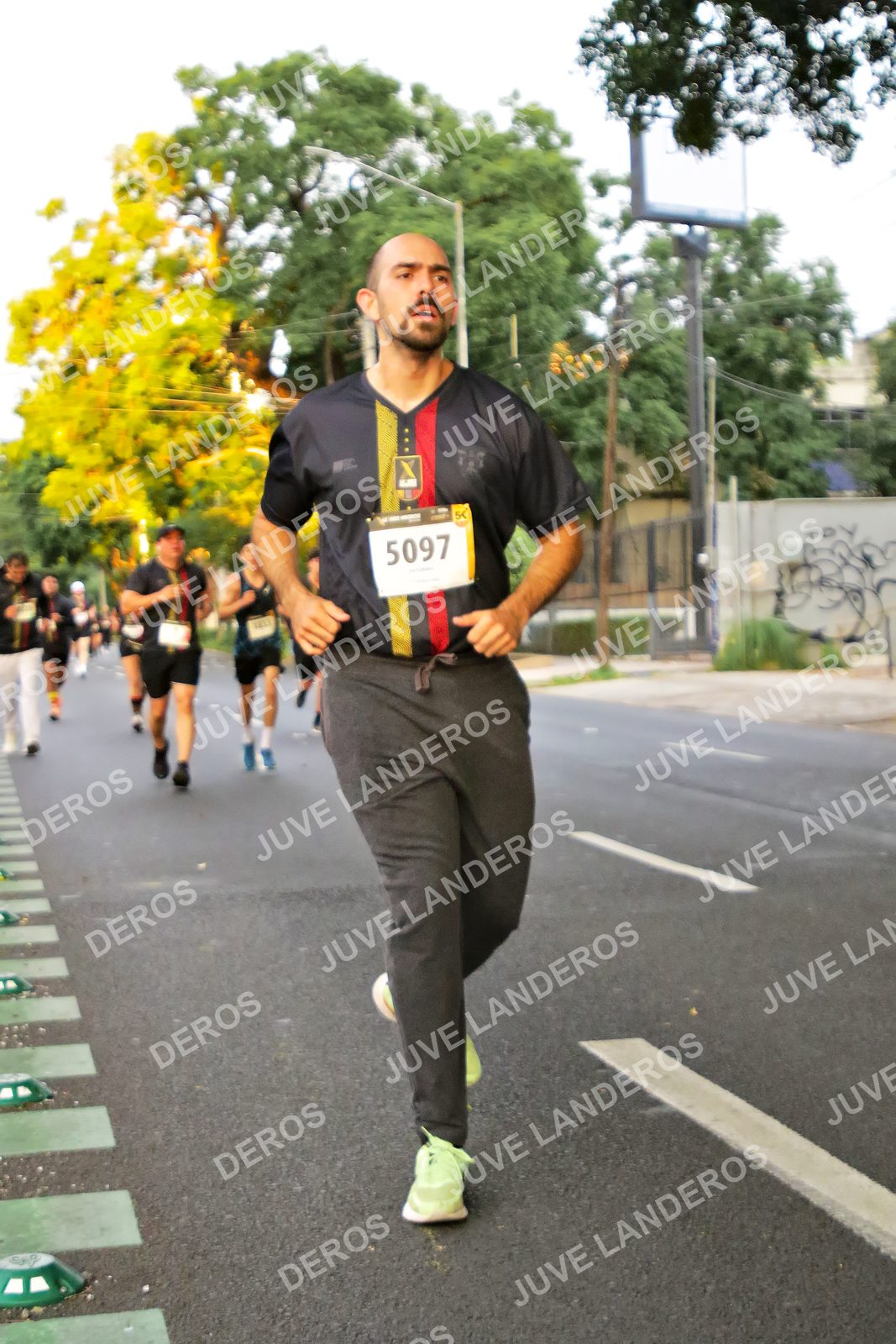 Foto de la X Carrera Leones Negros Red Cola 2026 en Rectoría General de la UdeG, Av. Juárez 976 (meta en Av. Enrique Díaz de León y Pedro Moreno), Guadalajara a las 05:01 · dorsal 5097