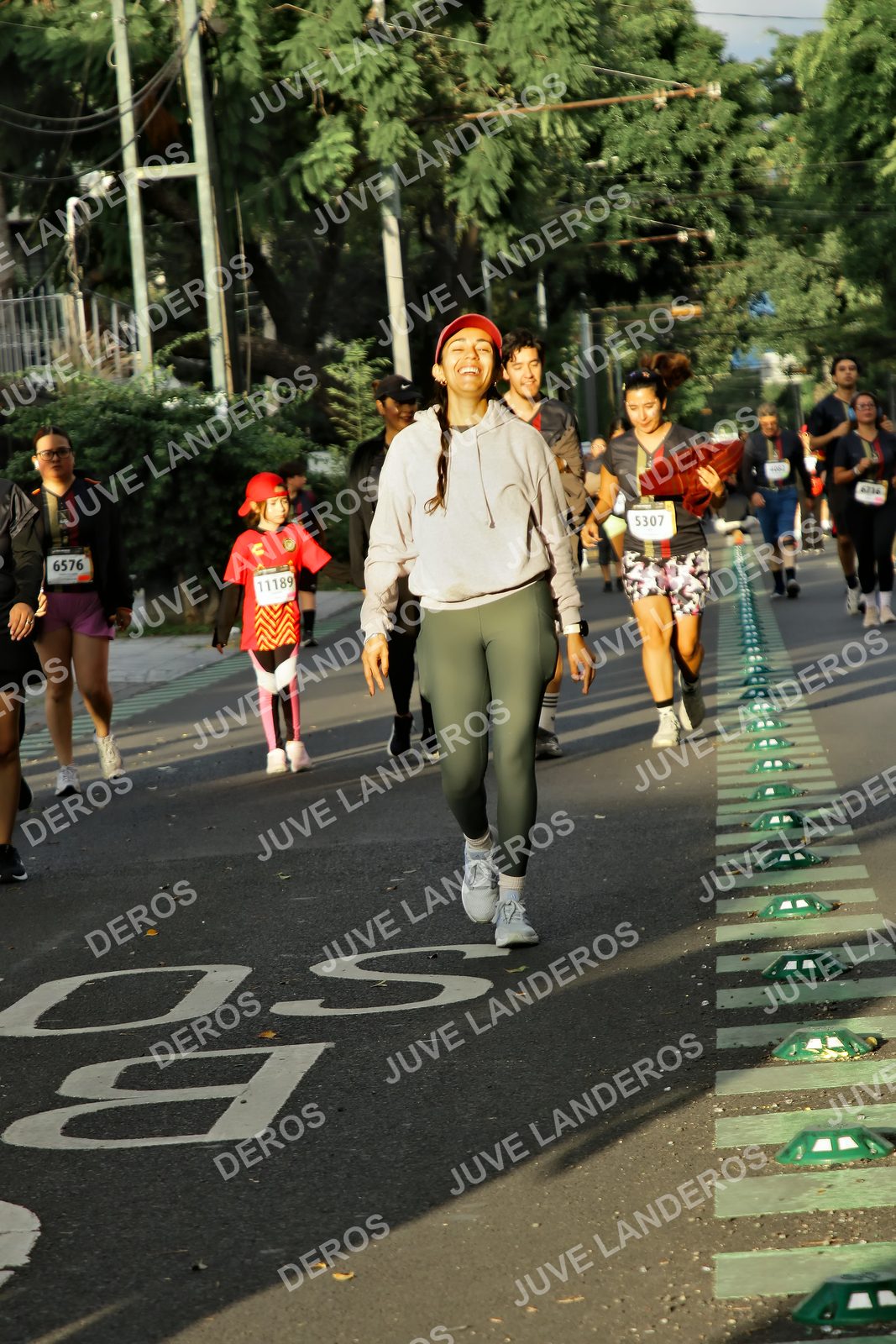 Foto de la X Carrera Leones Negros Red Cola 2026 en Rectoría General de la UdeG, Av. Juárez 976 (meta en Av. Enrique Díaz de León y Pedro Moreno), Guadalajara a las 07:29 · dorsal 5307, 6576, 11189