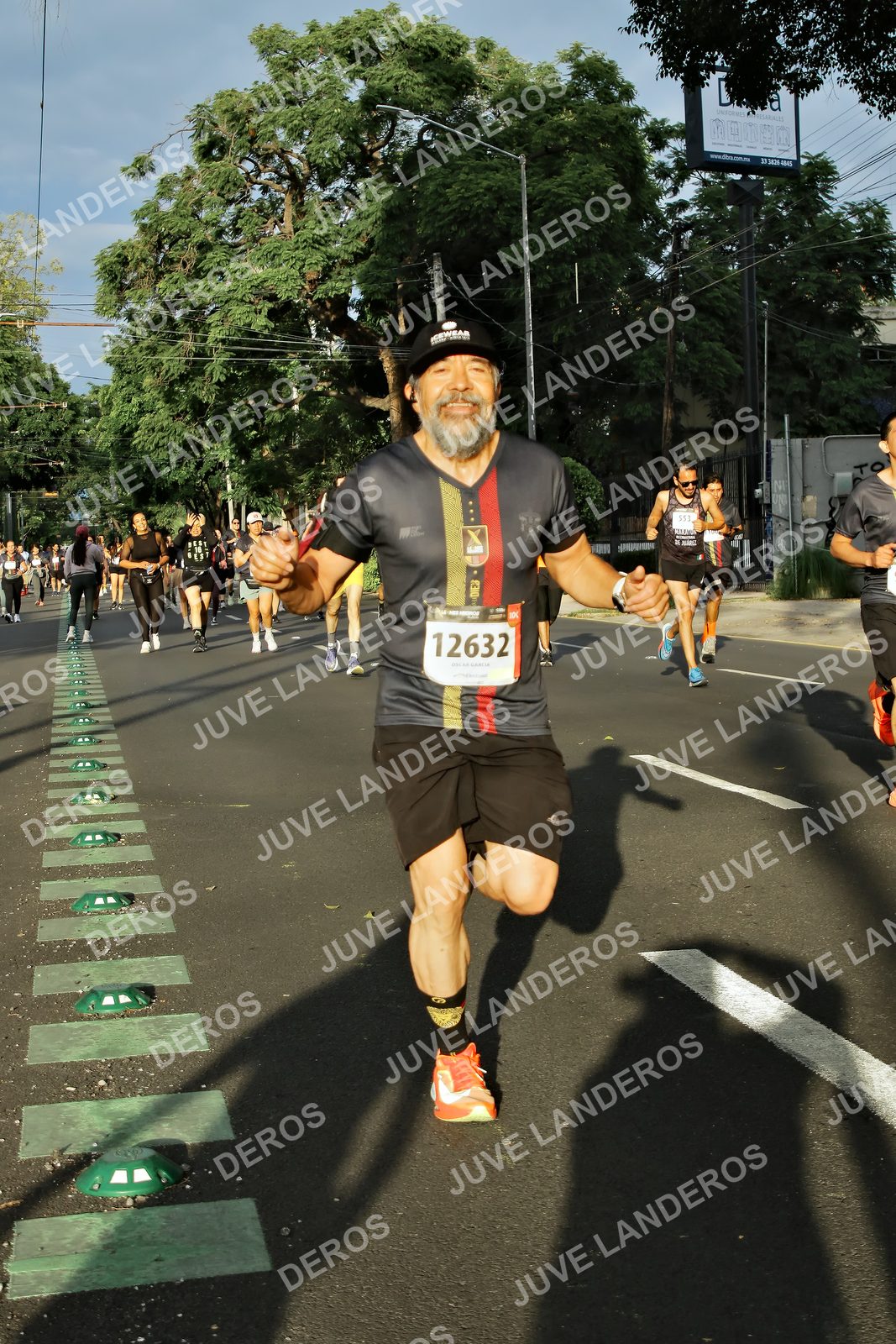 Foto de la X Carrera Leones Negros Red Cola 2026 en Rectoría General de la UdeG, Av. Juárez 976 (meta en Av. Enrique Díaz de León y Pedro Moreno), Guadalajara a las 07:38 · dorsal 553