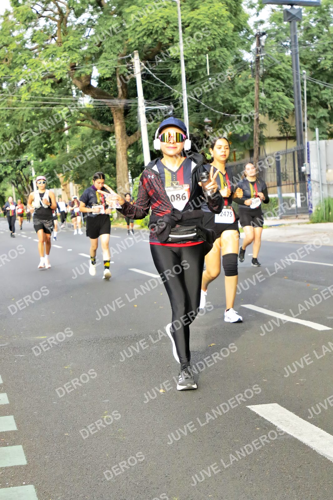 Foto de la X Carrera Leones Negros Red Cola 2026 en Rectoría General de la UdeG, Av. Juárez 976 (meta en Av. Enrique Díaz de León y Pedro Moreno), Guadalajara a las 08:13 · dorsal 86, 2475, 204