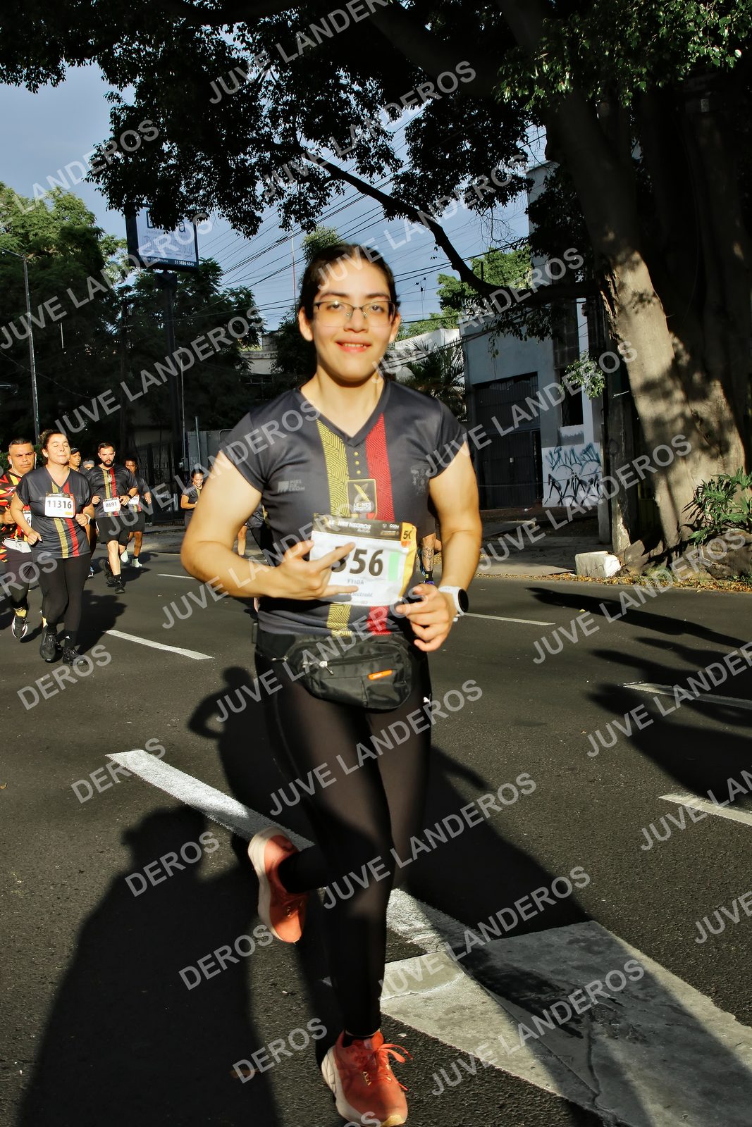 Foto de la X Carrera Leones Negros Red Cola 2026 en Rectoría General de la UdeG, Av. Juárez 976 (meta en Av. Enrique Díaz de León y Pedro Moreno), Guadalajara a las 07:50 · dorsal 11316, 356