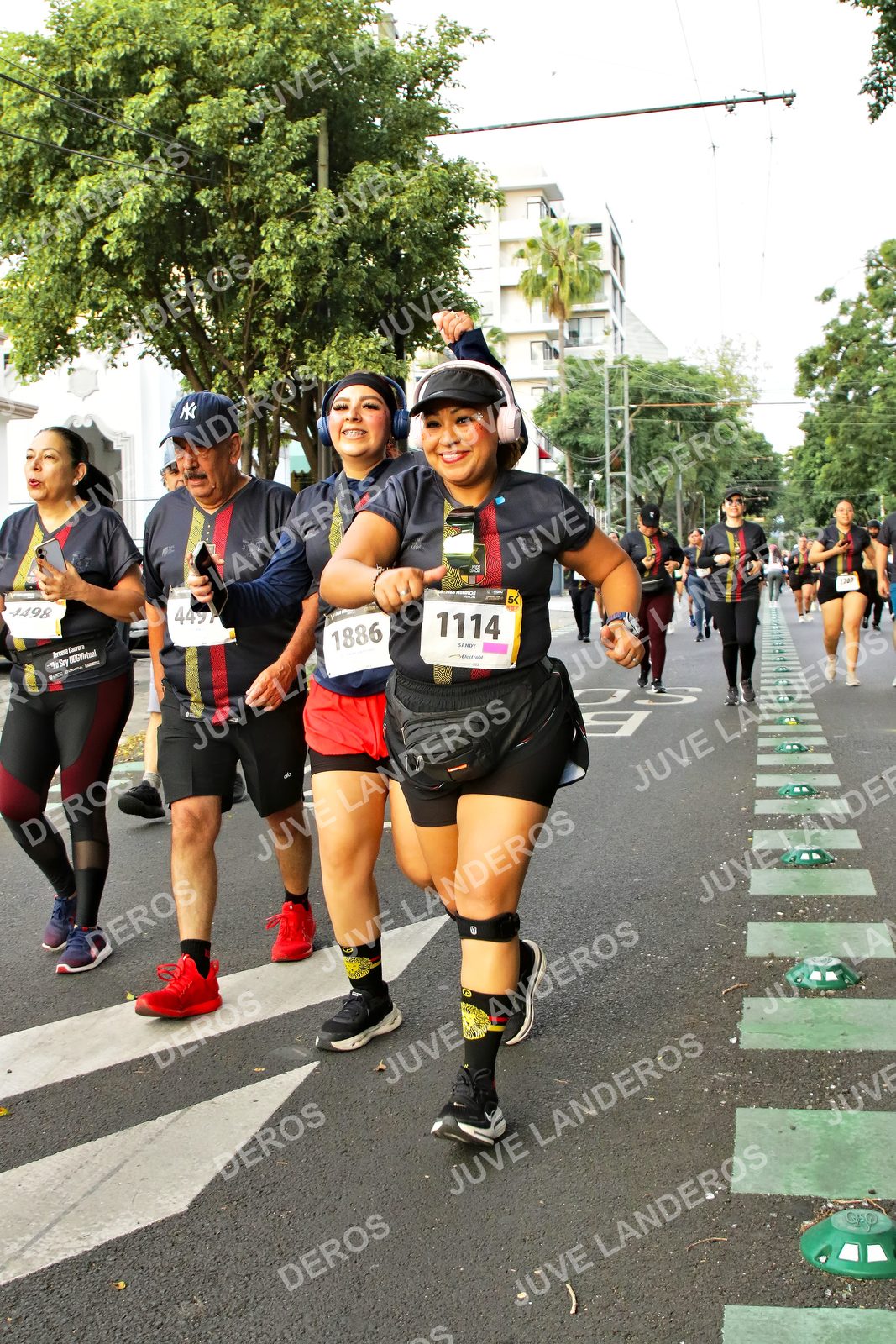 Foto de la X Carrera Leones Negros Red Cola 2026 en Rectoría General de la UdeG, Av. Juárez 976 (meta en Av. Enrique Díaz de León y Pedro Moreno), Guadalajara a las 07:20 · dorsal 1114, 1886, 4498