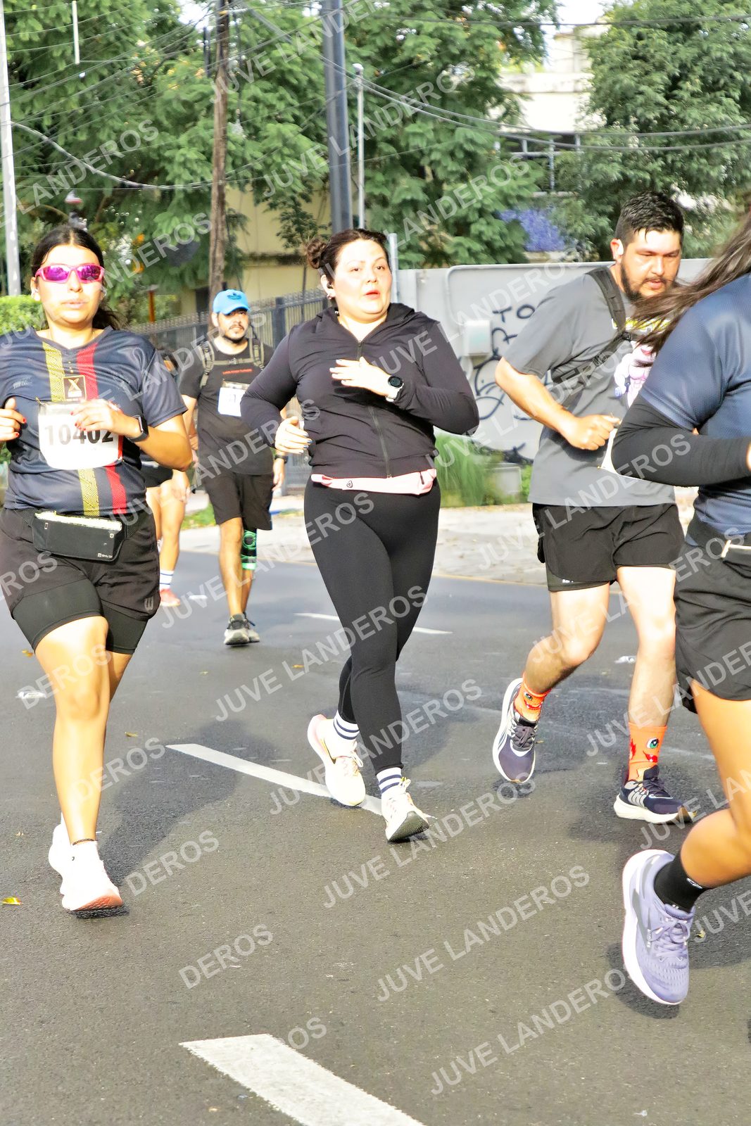 Foto de la X Carrera Leones Negros Red Cola 2026 en Rectoría General de la UdeG, Av. Juárez 976 (meta en Av. Enrique Díaz de León y Pedro Moreno), Guadalajara a las 08:10 · dorsal 10402