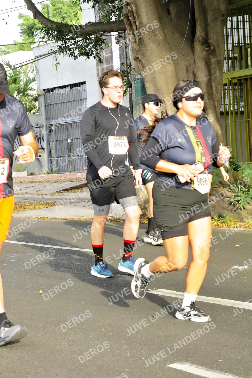 Foto de la X Carrera Leones Negros Red Cola 2026 en Rectoría General de la UdeG, Av. Juárez 976 (meta en Av. Enrique Díaz de León y Pedro Moreno), Guadalajara a las 08:10 · dorsal 9096, 975