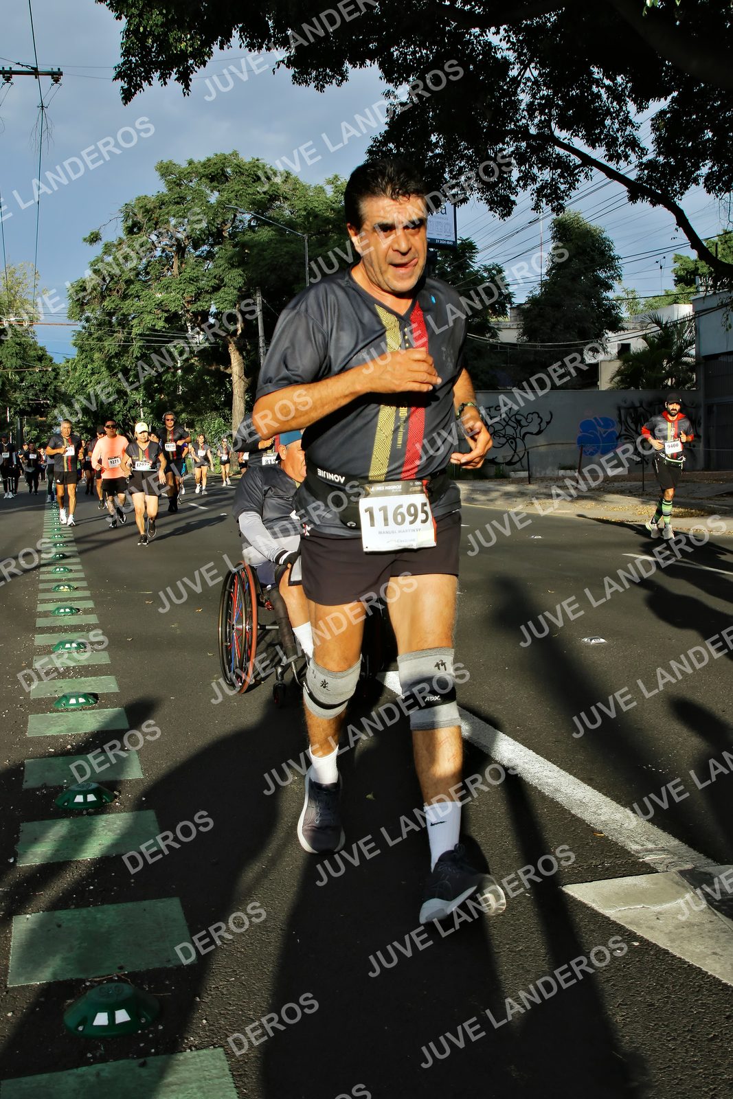 Foto de la X Carrera Leones Negros Red Cola 2026 en Rectoría General de la UdeG, Av. Juárez 976 (meta en Av. Enrique Díaz de León y Pedro Moreno), Guadalajara a las 07:45 · dorsal 11695