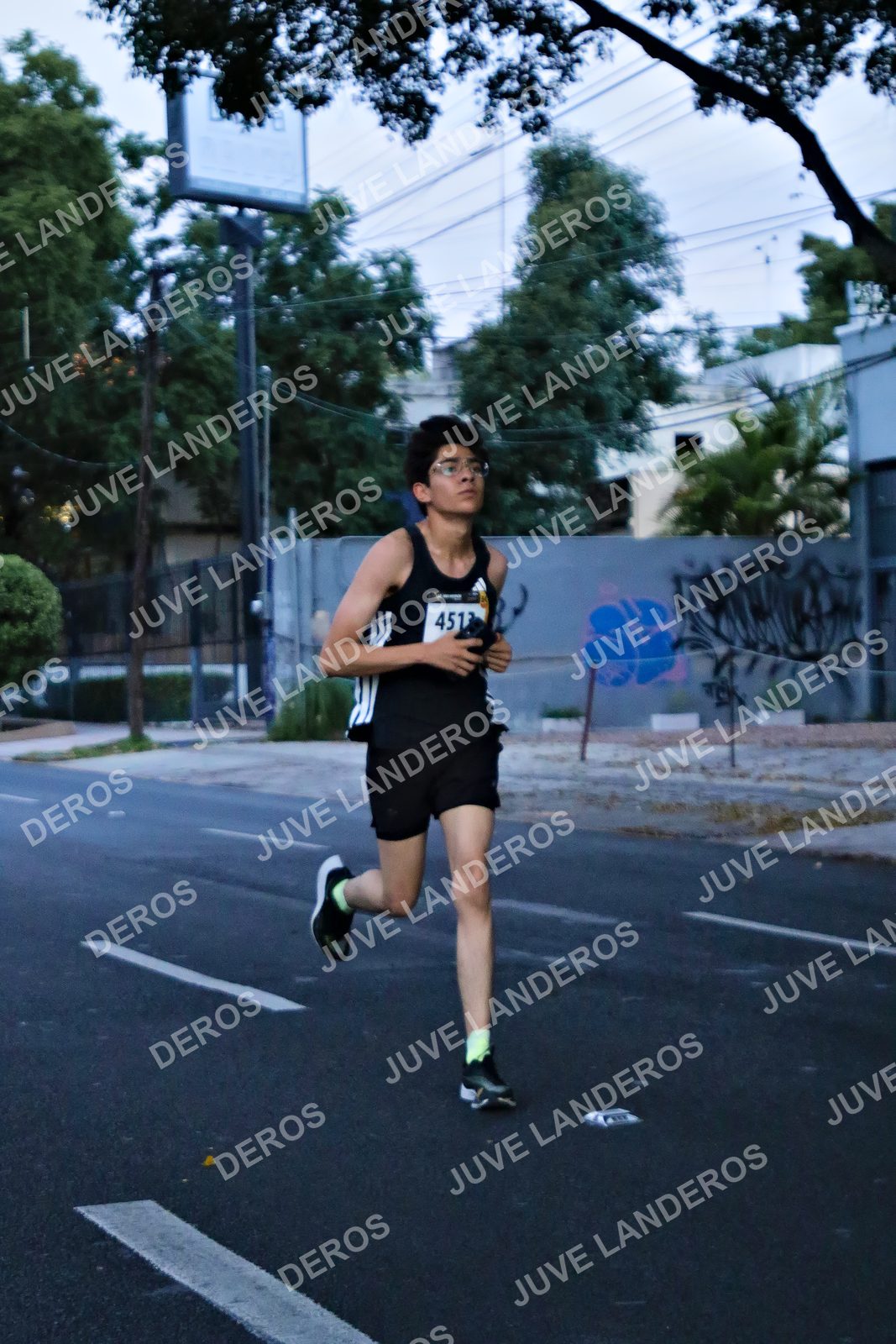 Foto de la X Carrera Leones Negros Red Cola 2026 en Rectoría General de la UdeG, Av. Juárez 976 (meta en Av. Enrique Díaz de León y Pedro Moreno), Guadalajara a las 04:53