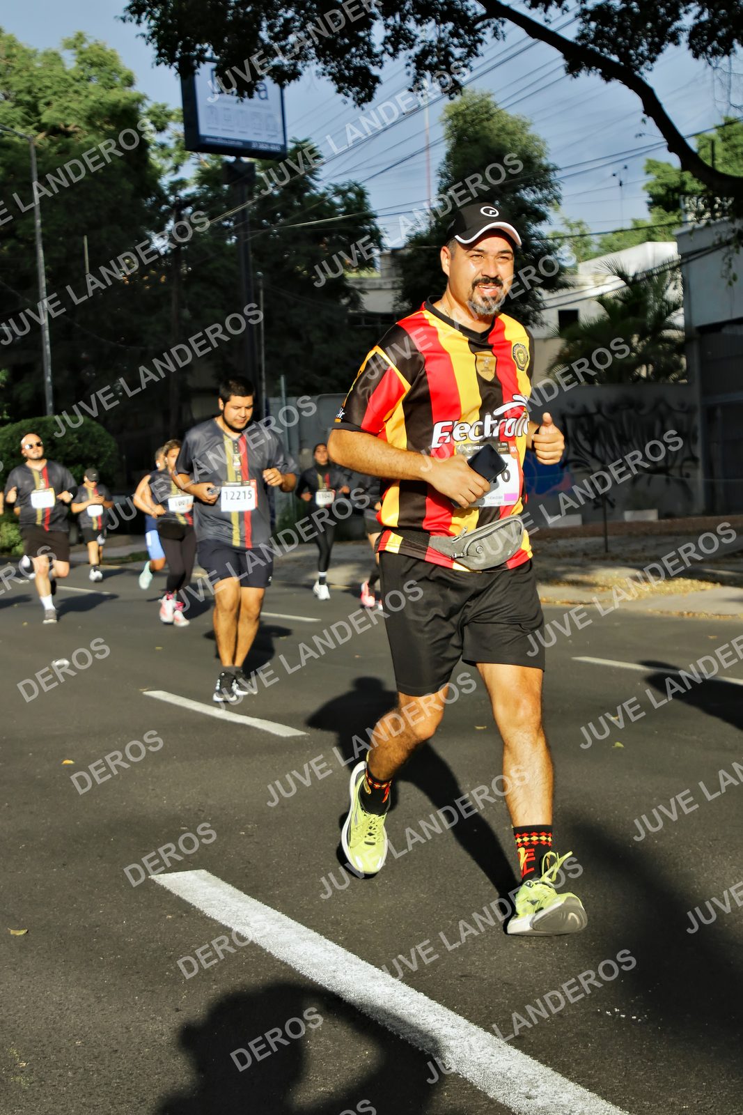 Foto de la X Carrera Leones Negros Red Cola 2026 en Rectoría General de la UdeG, Av. Juárez 976 (meta en Av. Enrique Díaz de León y Pedro Moreno), Guadalajara a las 07:54 · dorsal 12215