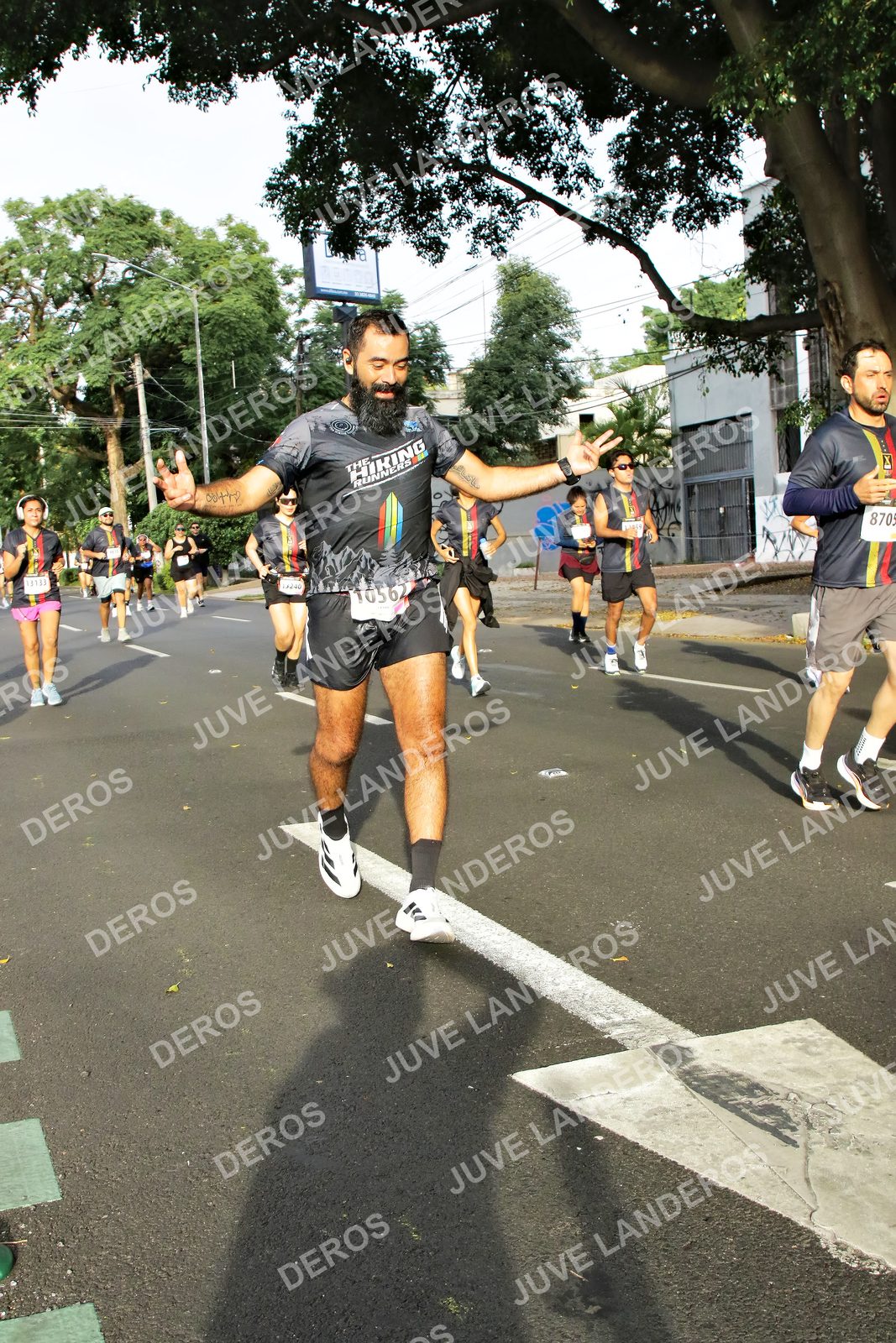 Foto de la X Carrera Leones Negros Red Cola 2026 en Rectoría General de la UdeG, Av. Juárez 976 (meta en Av. Enrique Díaz de León y Pedro Moreno), Guadalajara a las 08:02 · dorsal 870, 10562