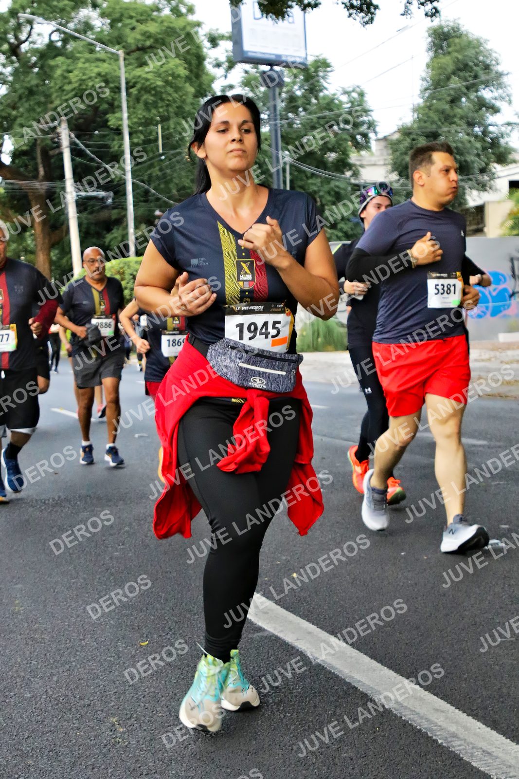 Foto de la X Carrera Leones Negros Red Cola 2026 en Rectoría General de la UdeG, Av. Juárez 976 (meta en Av. Enrique Díaz de León y Pedro Moreno), Guadalajara a las 05:09 · dorsal 5381, 1945, 186, 77
