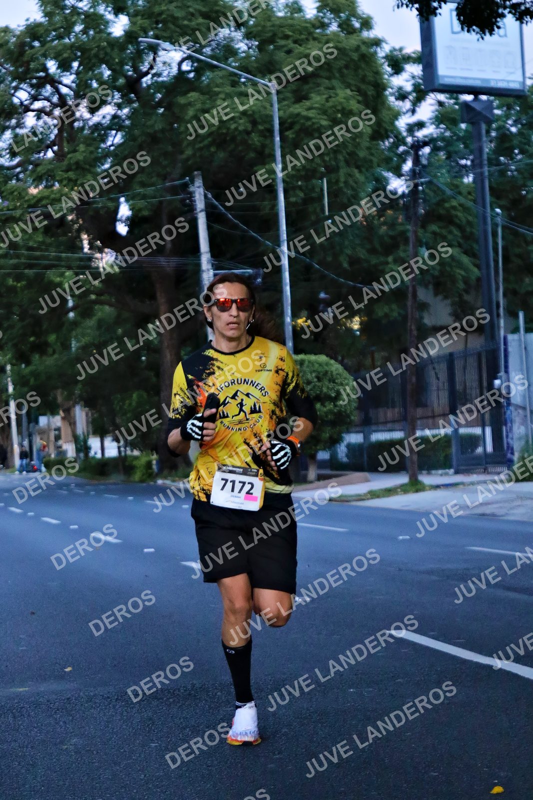 Foto de la X Carrera Leones Negros Red Cola 2026 en Rectoría General de la UdeG, Av. Juárez 976 (meta en Av. Enrique Díaz de León y Pedro Moreno), Guadalajara a las 04:51 · dorsal 7172
